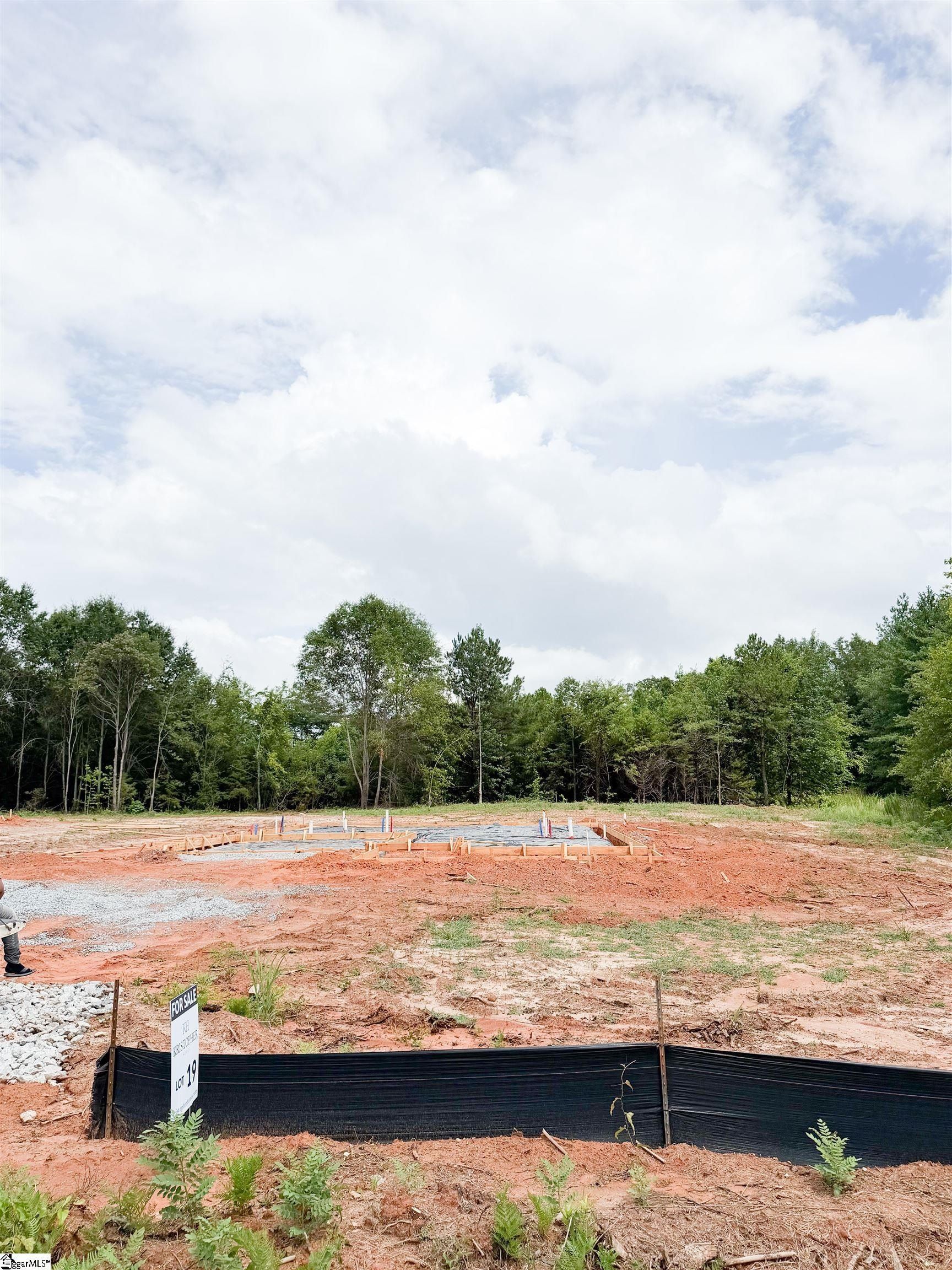 22 Henderson Road. Gray Court, SC 29645
