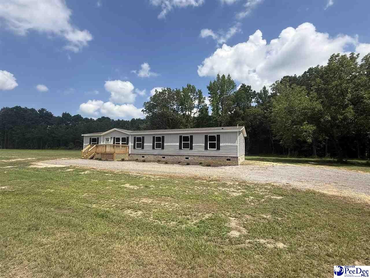 2707 Ballpark Rd. Effingham, SC 29541