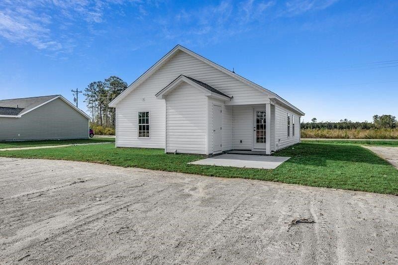 1264 Blue Moon Dr. Loris, SC 29569