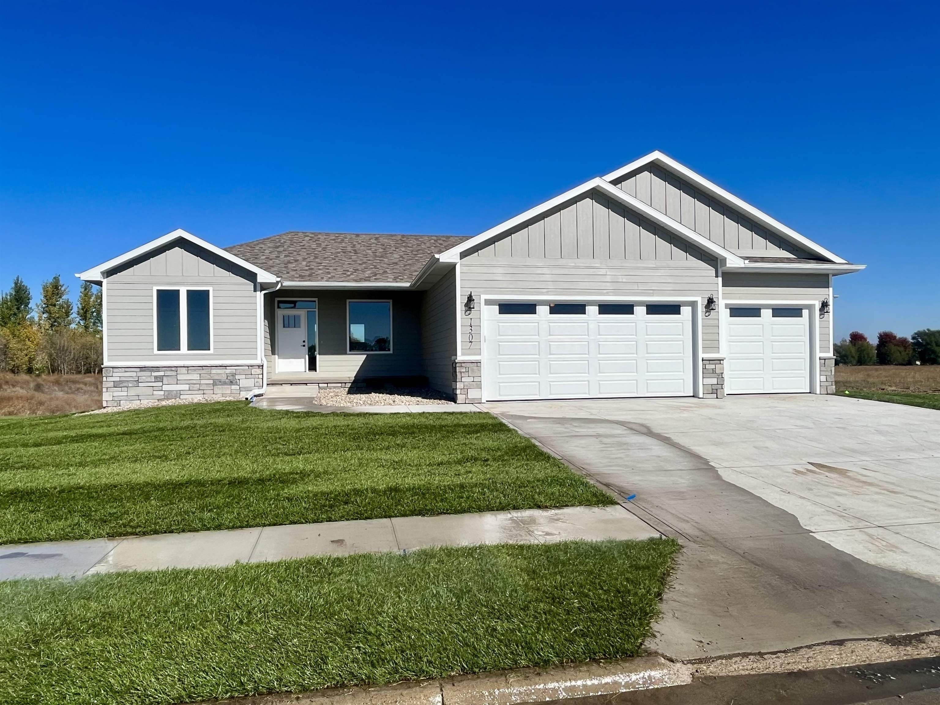 1307 Country Club Drive. Elk Point, SD 57025