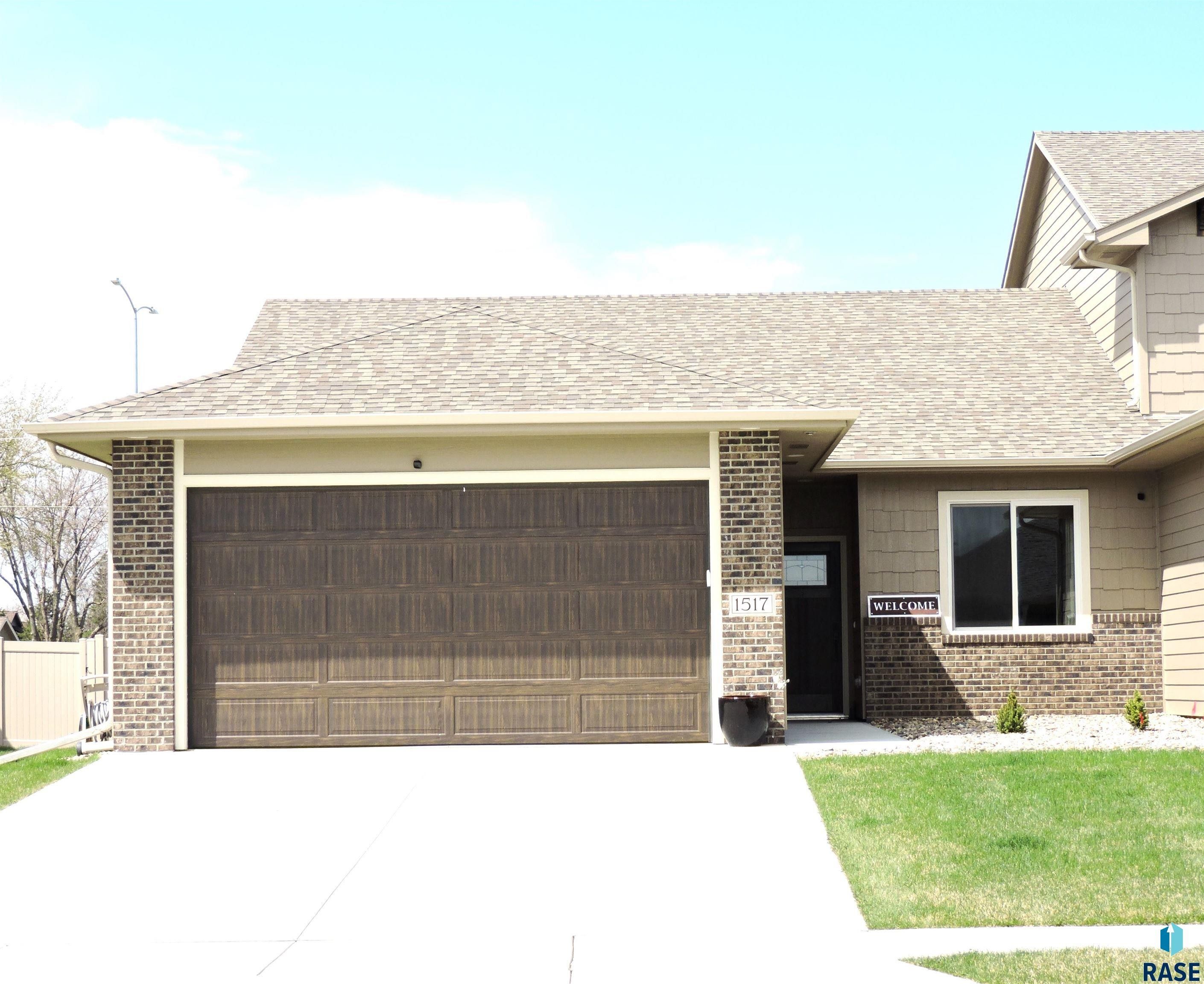 1517 S Meadowland Ave. Sioux Falls, SD 57106