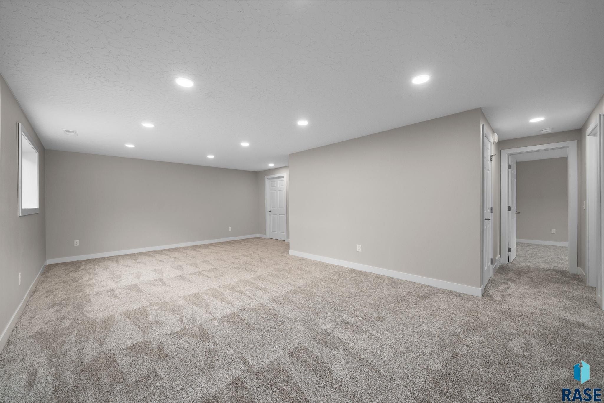 6104 N Seubert Ave. Sioux Falls, SD 57104