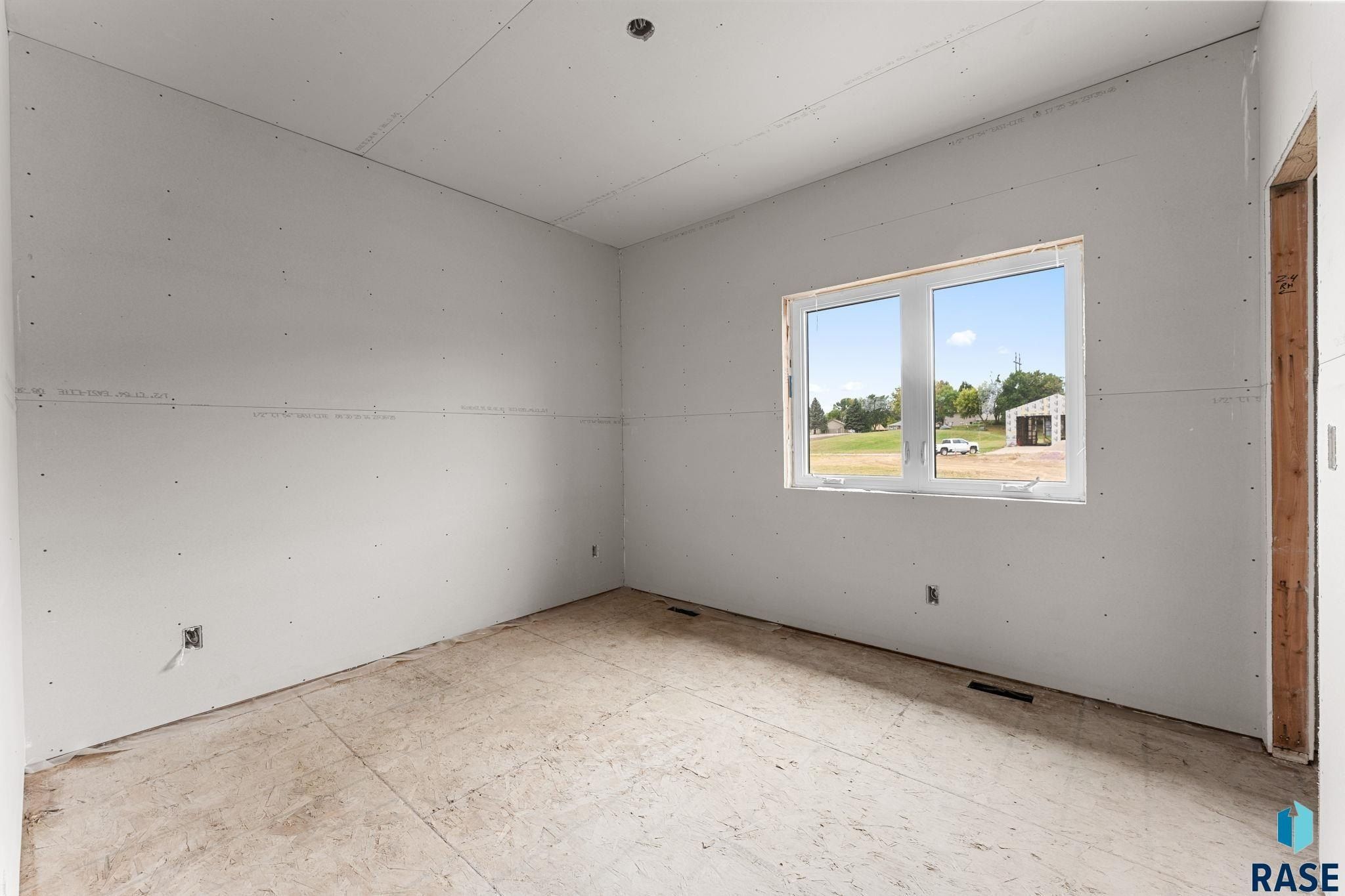 2305 S Red Oak Ave. Sioux Falls, SD 57110