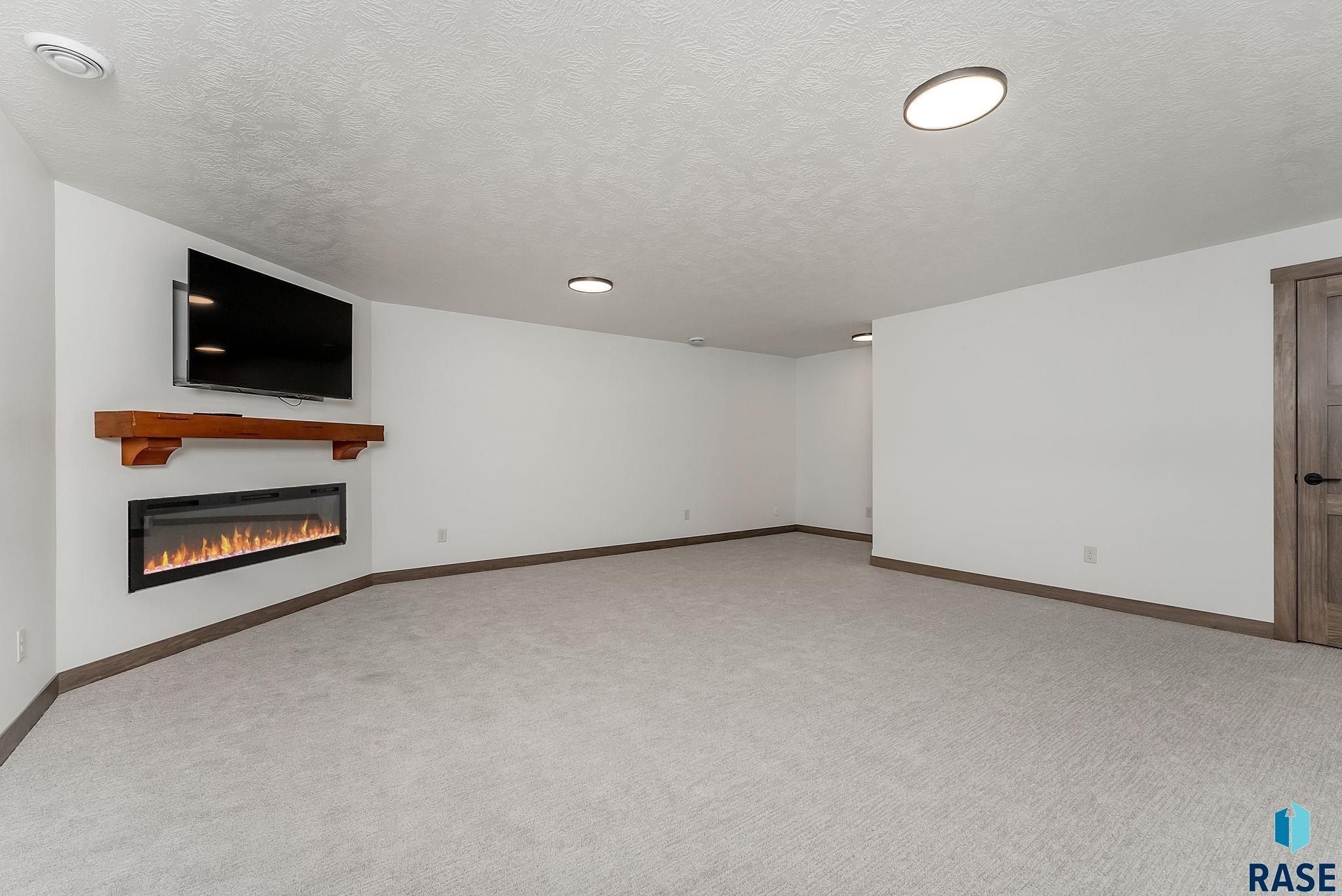 1008 Birch St. Harrisburg, SD 57032