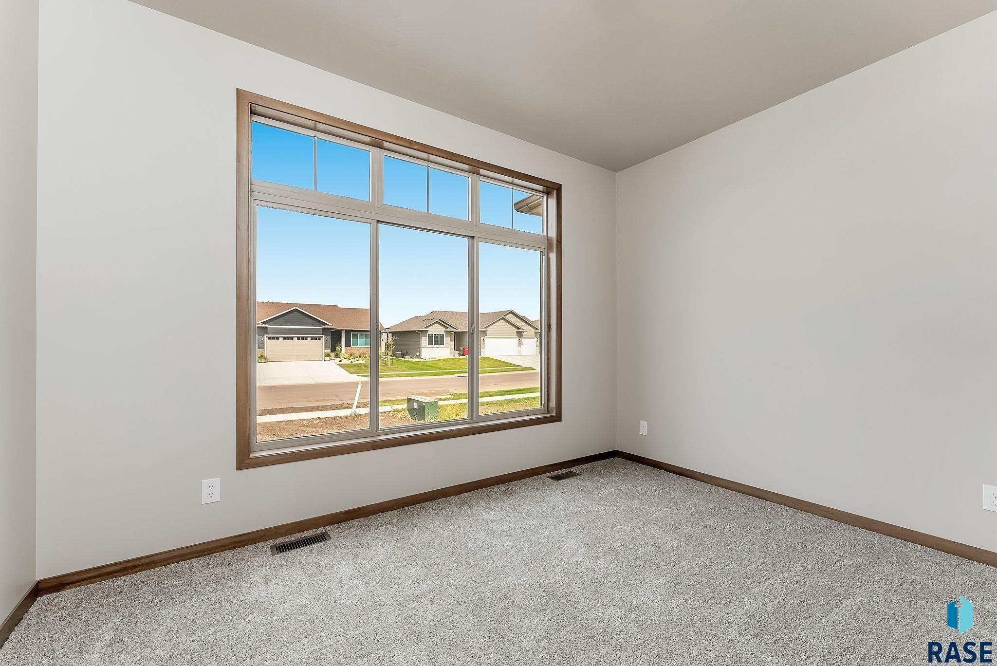 3517 E Sage Grass St. Sioux Falls, SD 57108