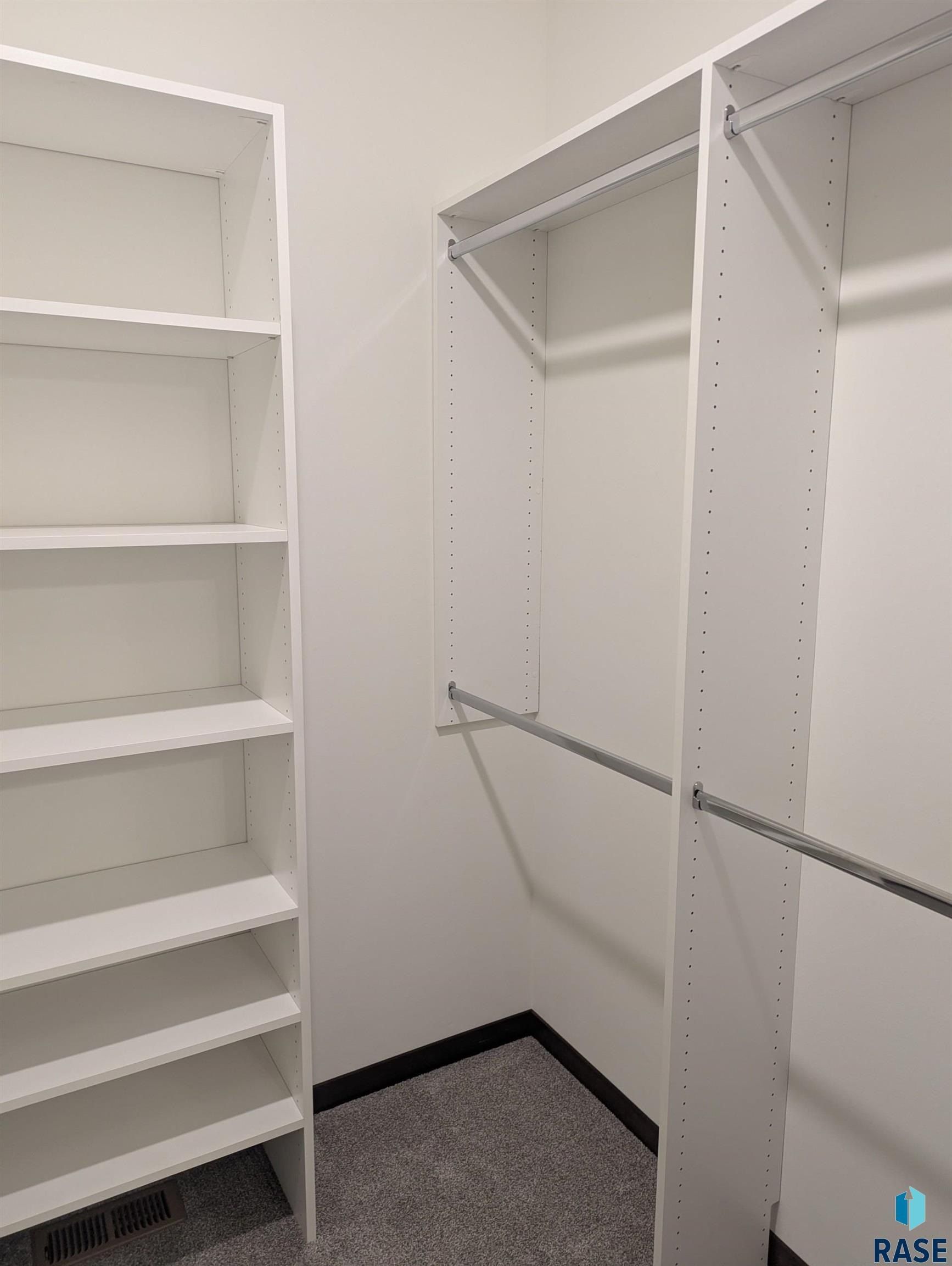 7504 W Flowerfields Pl. Sioux Falls, SD 57106