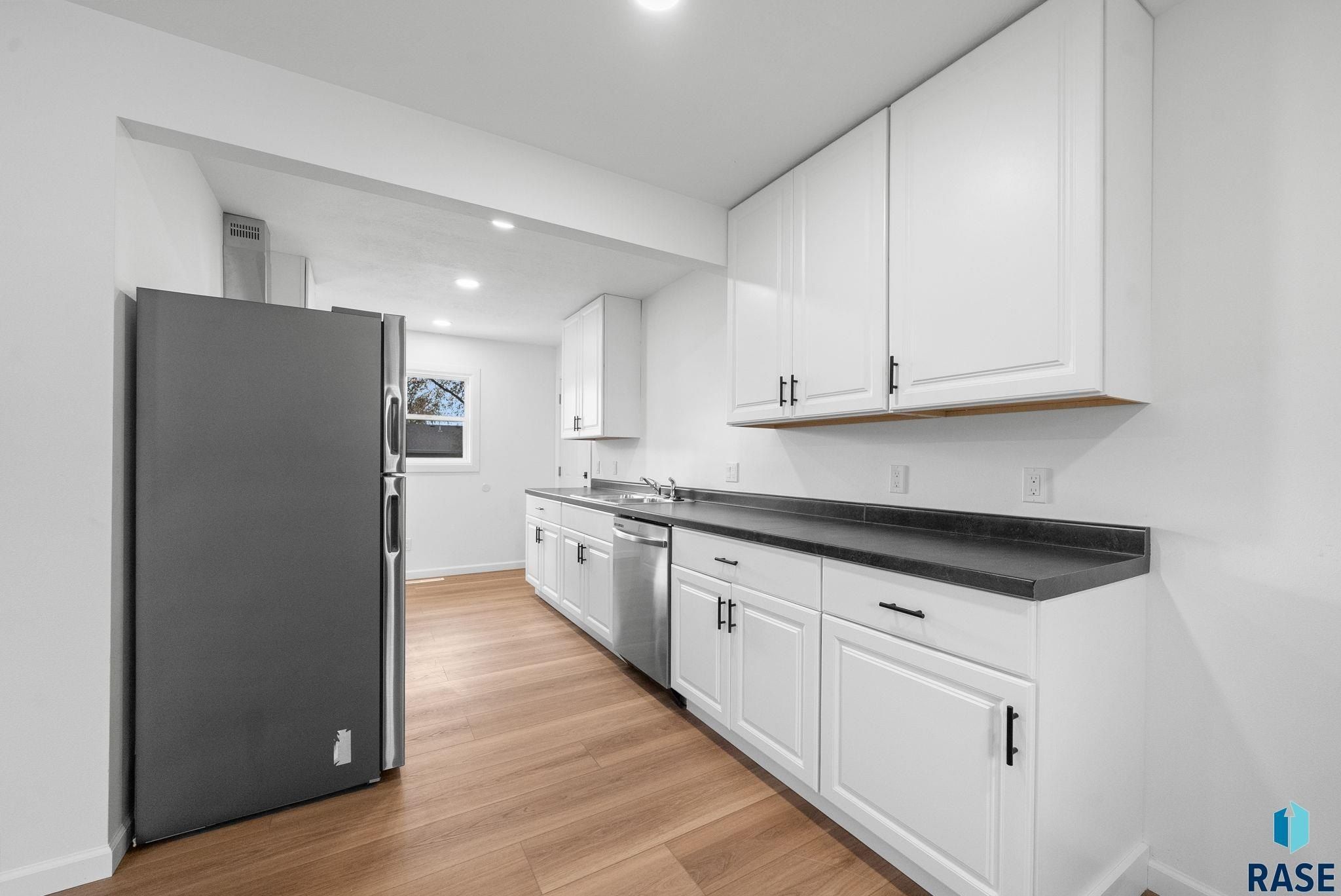 207 W 6Th St. Hartford, SD 57033