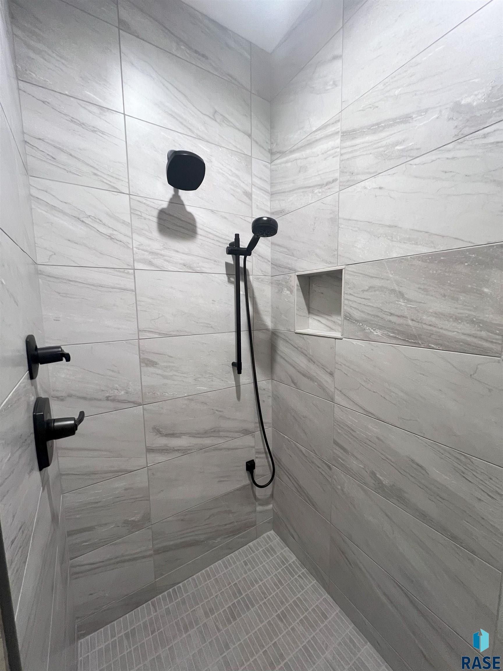 7013 E Copper Stone Cir. Sioux Falls, SD 57110