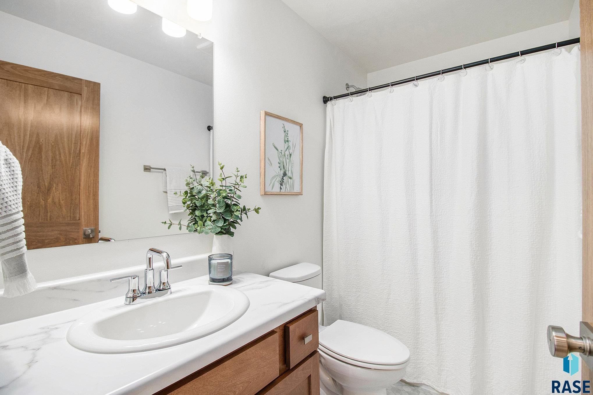 8027 E Tencate Pl. Sioux Falls, SD 57110