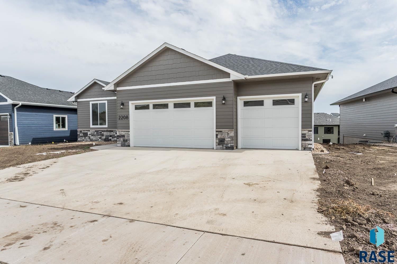 2208 S Saddle Ridge Dr. Sioux Falls, SD 57110