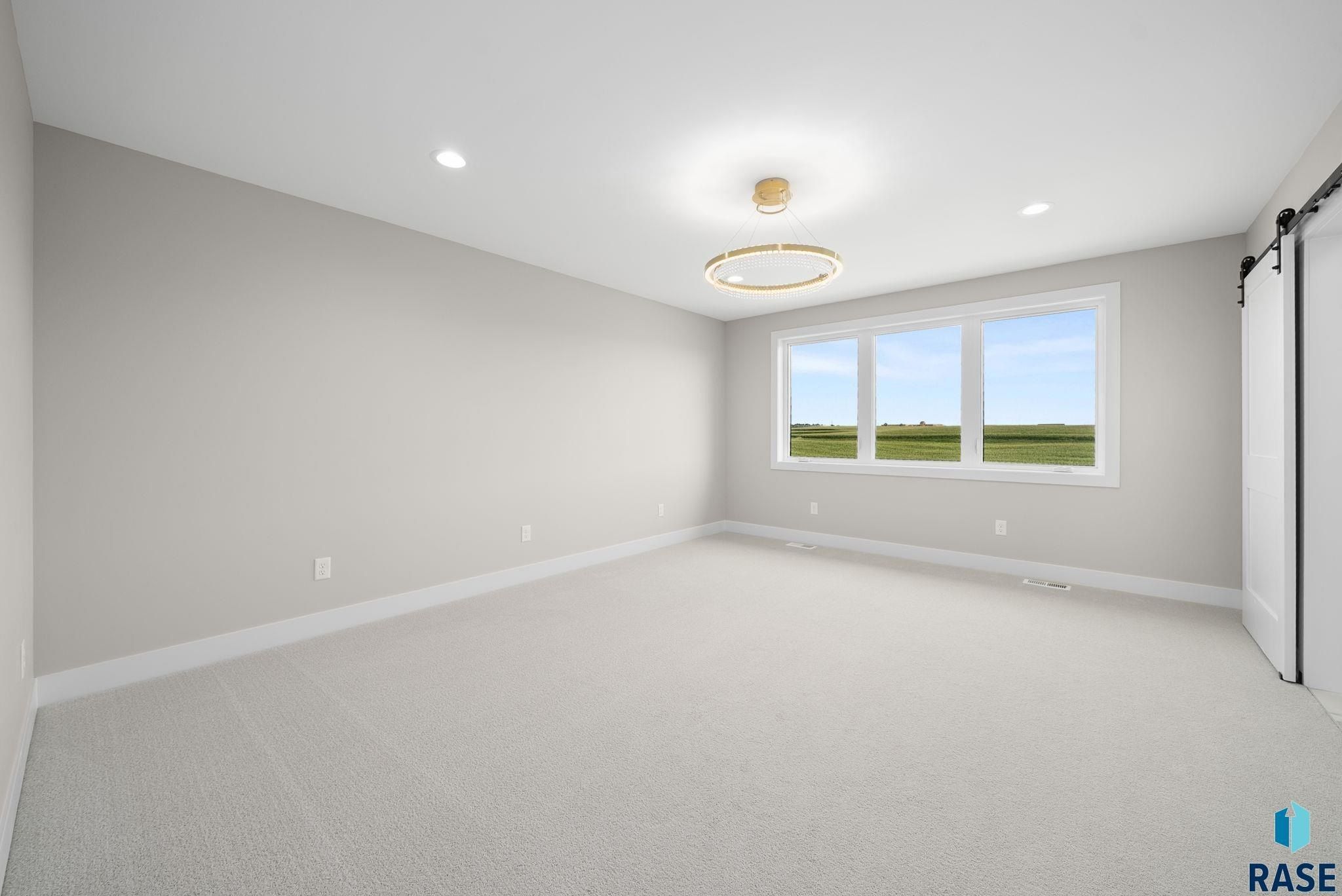 6604 E Hawker Cir. Sioux Falls, SD 57110