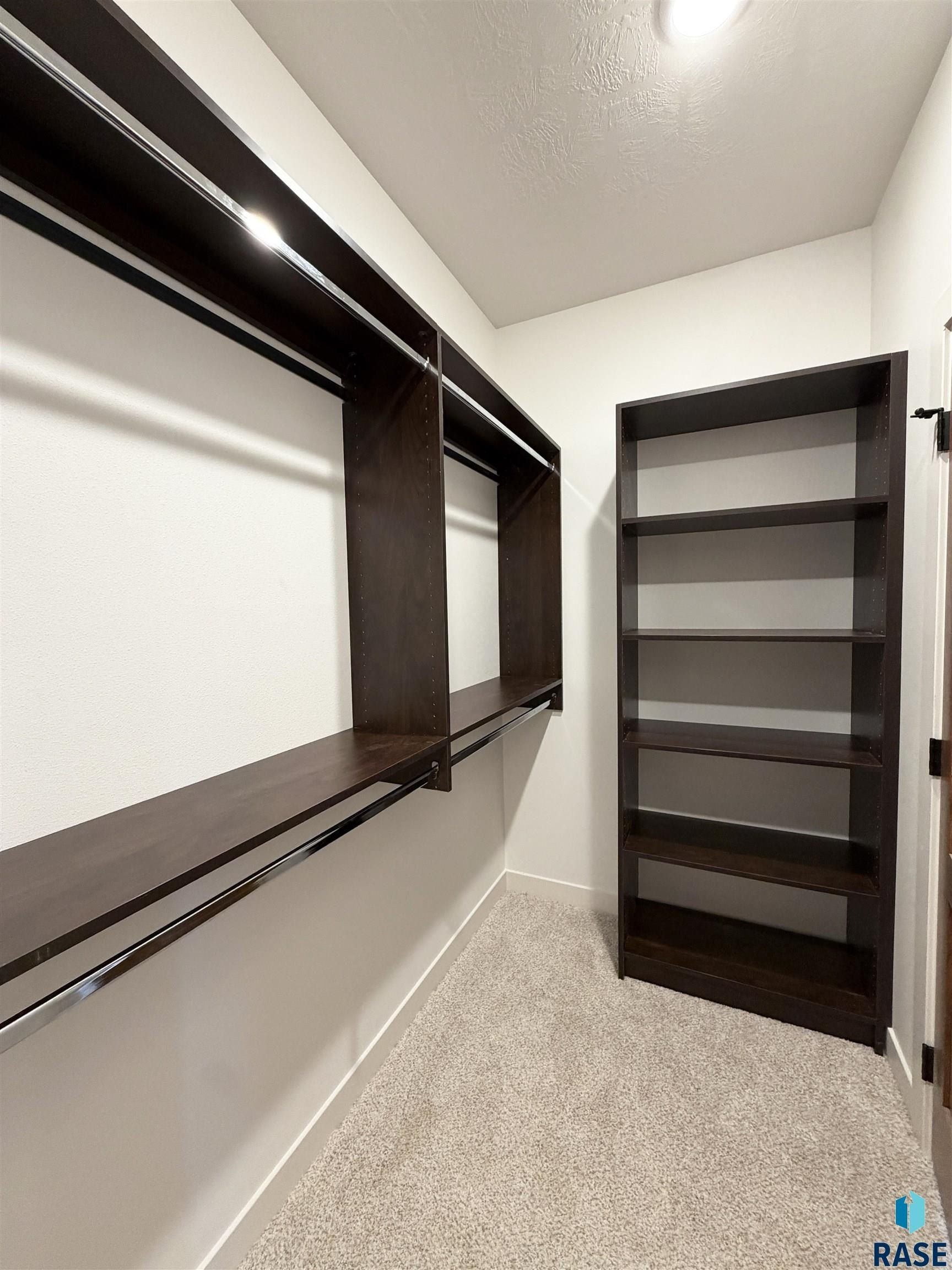 S Dunraven Ave. Sioux Falls, SD 57110