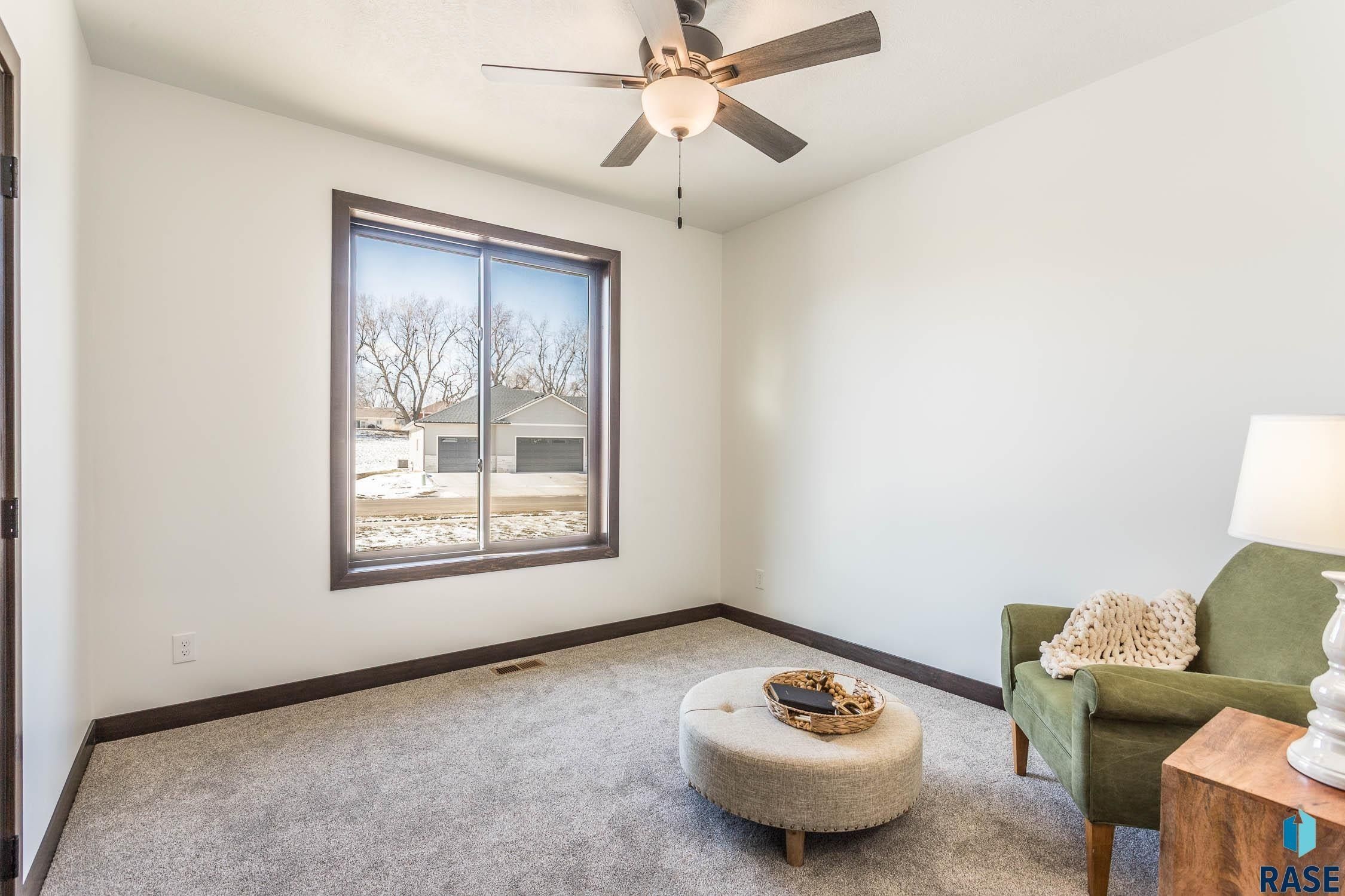 2212 S Saddle Ridge Dr. Sioux Falls, SD 57110