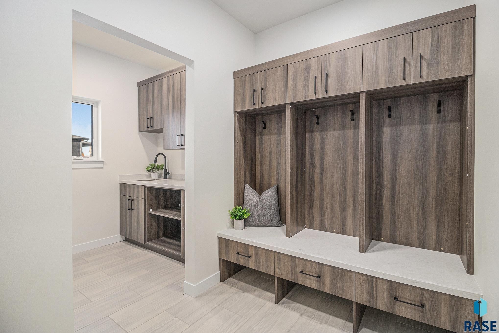 2904 Dunraven Ave. Sioux Falls, SD 57110