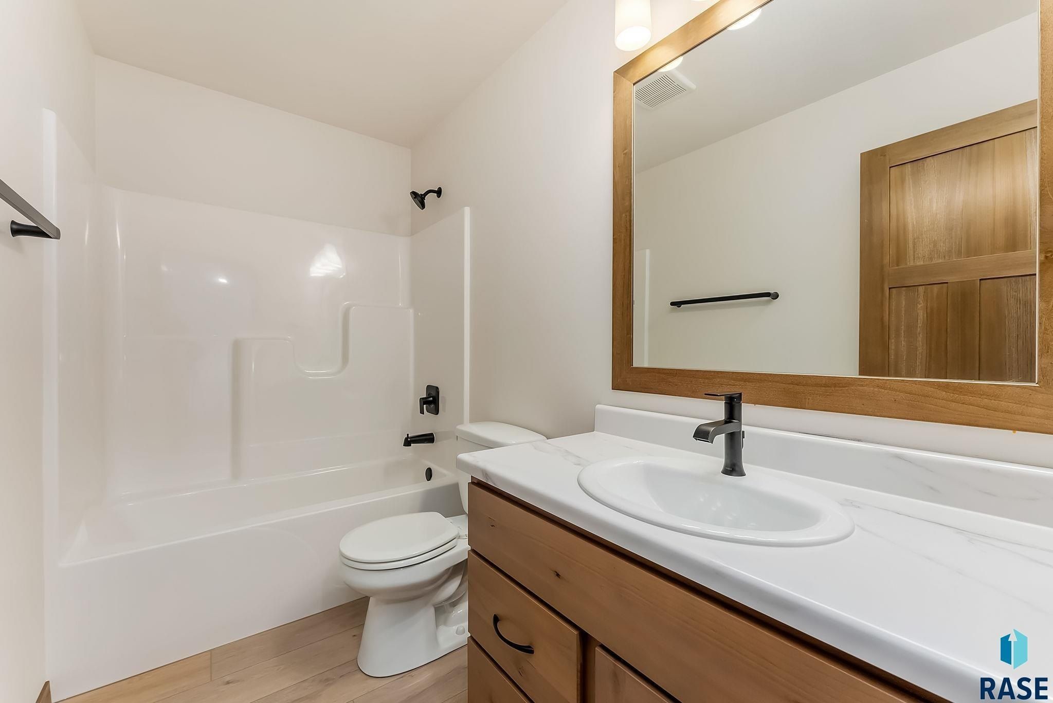 6135 S Bison Pl. Sioux Falls, SD 57108