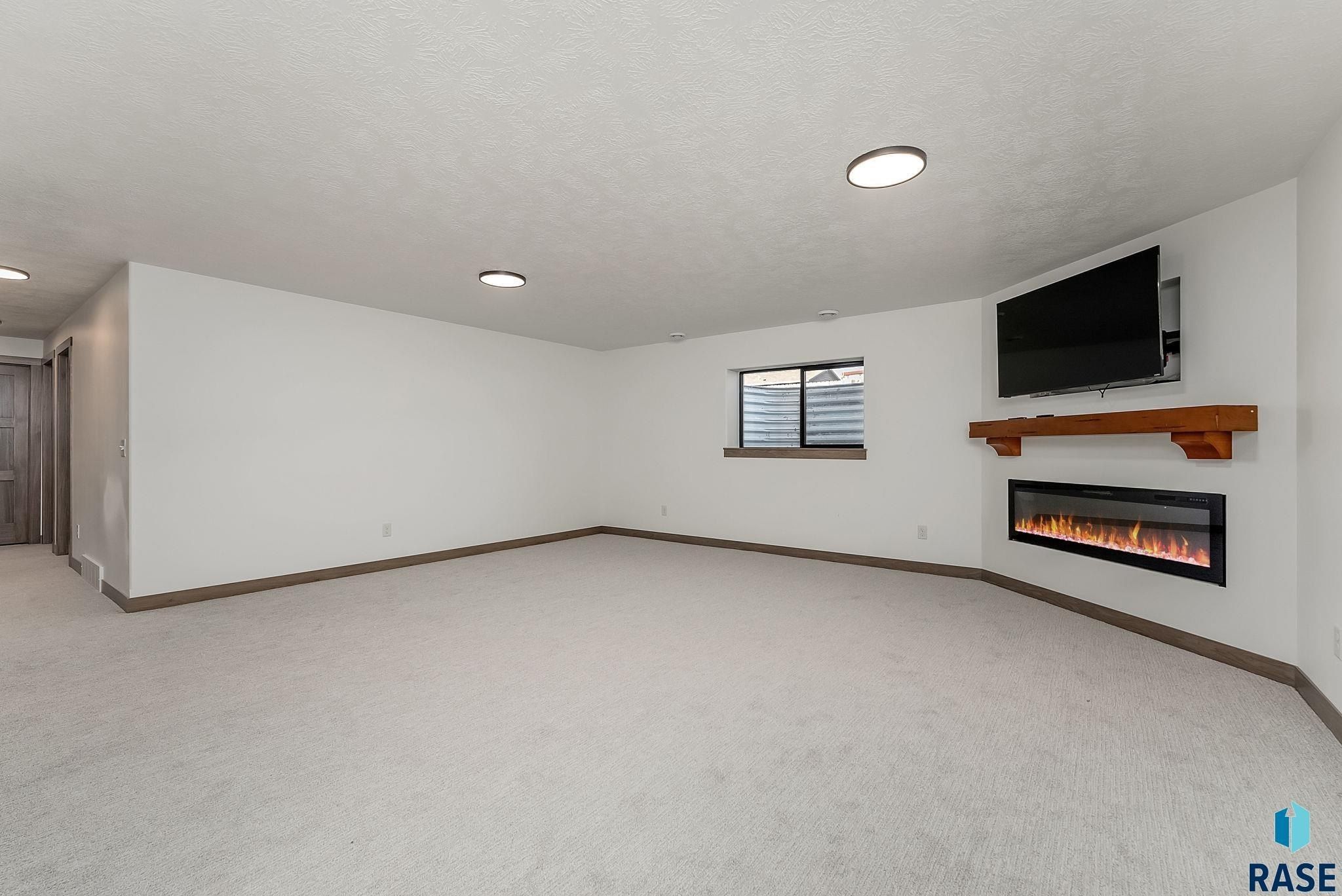 1008 Birch St. Harrisburg, SD 57032