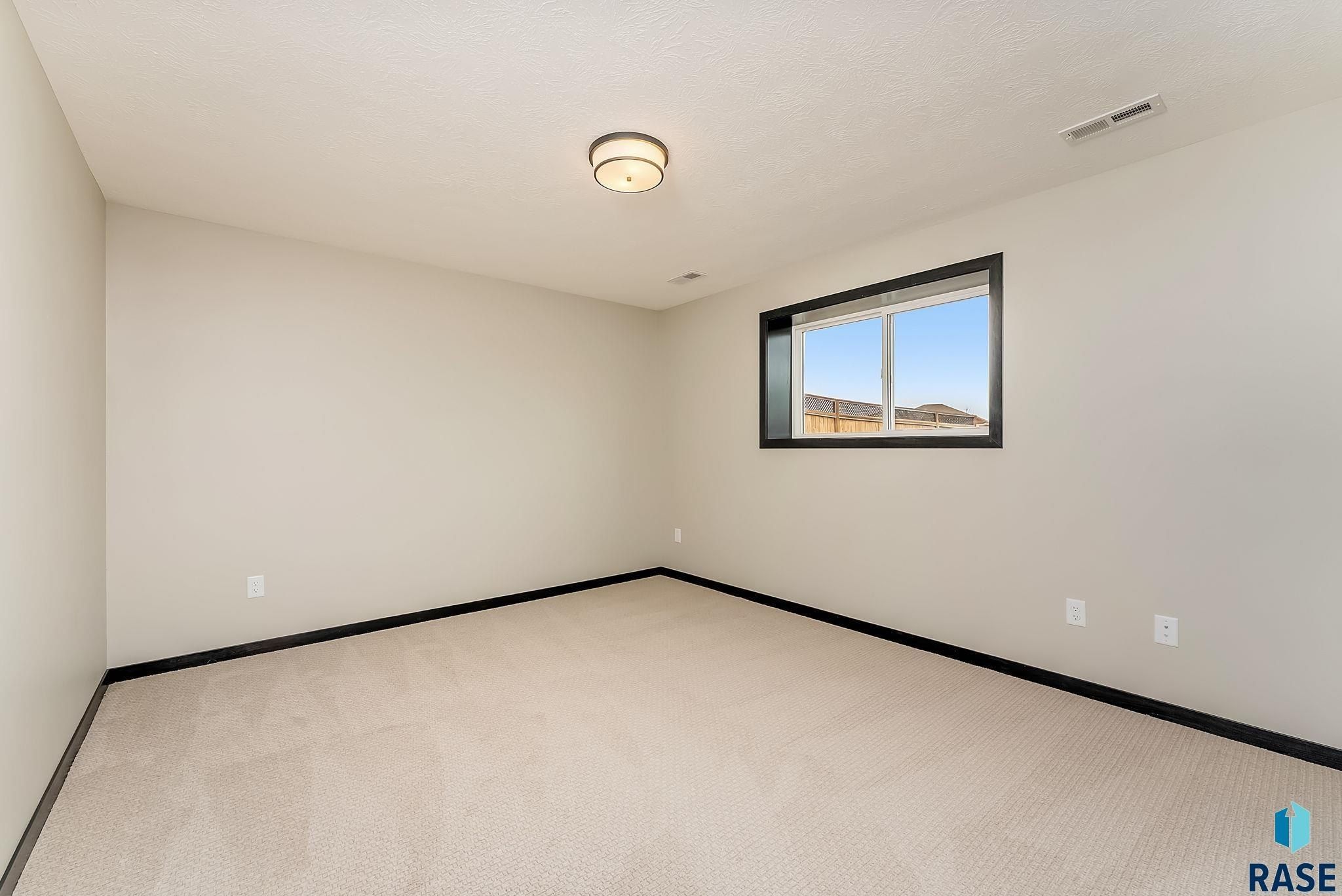 6629 E 49Th St. Sioux Falls, SD 57110