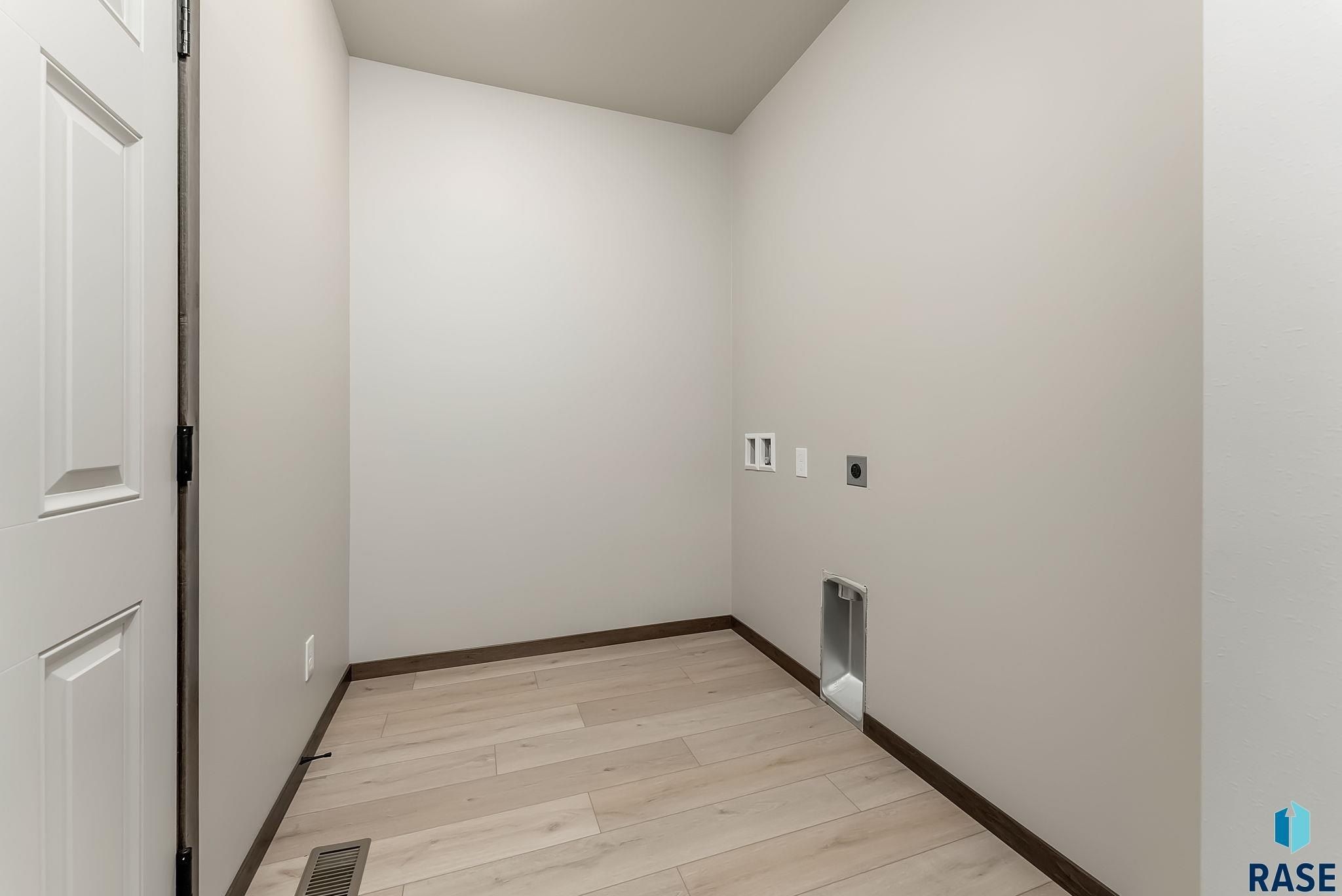 2405 E Tinley St. Brandon, SD 57005