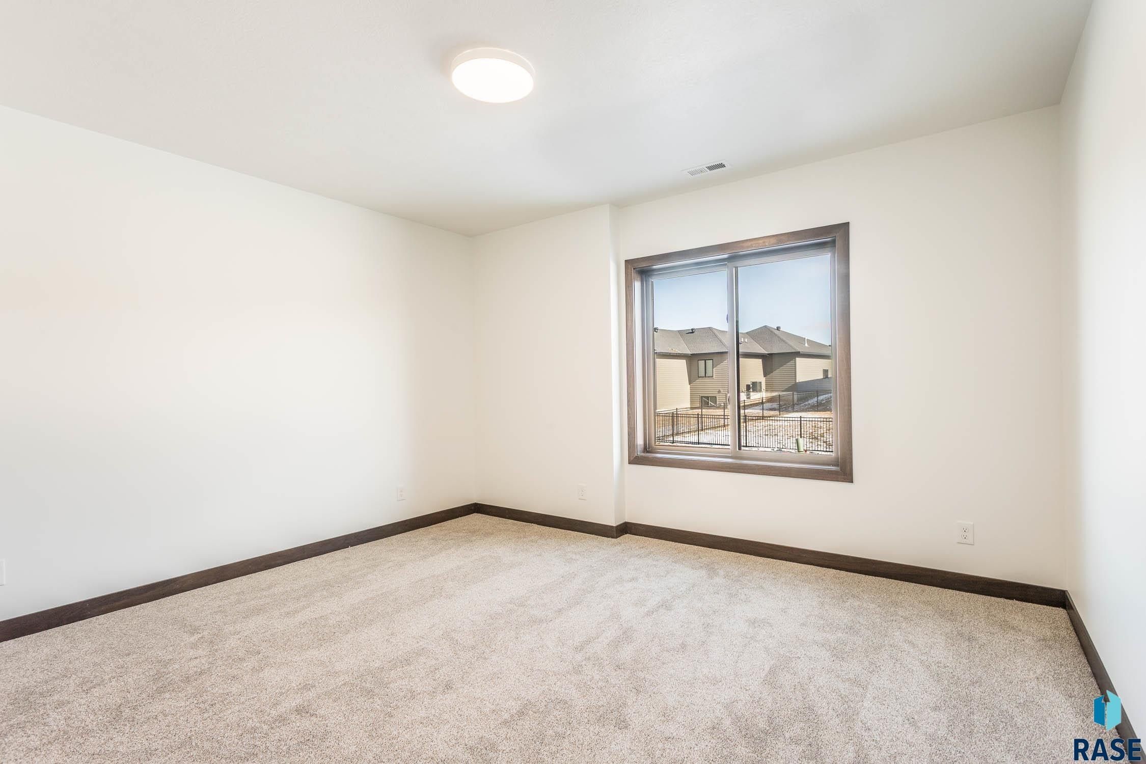 2212 S Saddle Ridge Dr. Sioux Falls, SD 57110