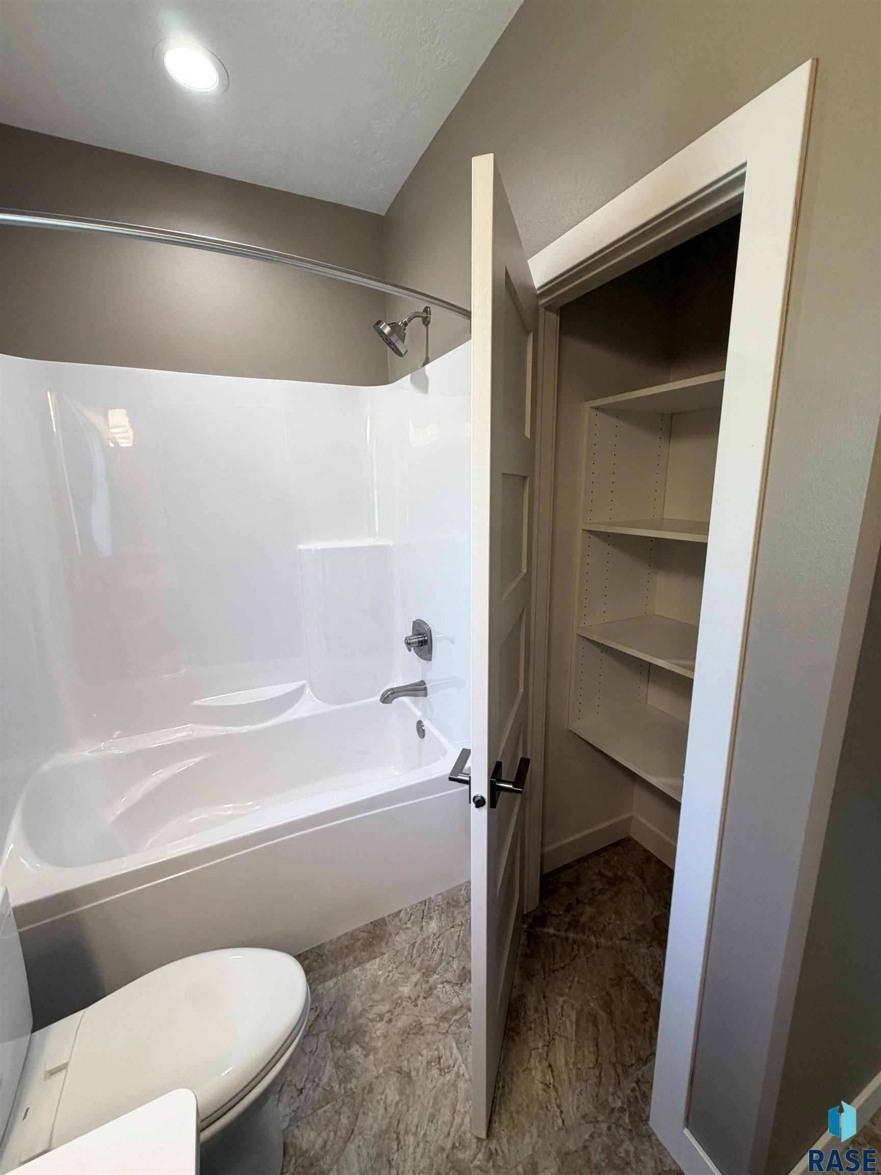 7004 E Copper Stone Cir. Sioux Falls, SD 57110