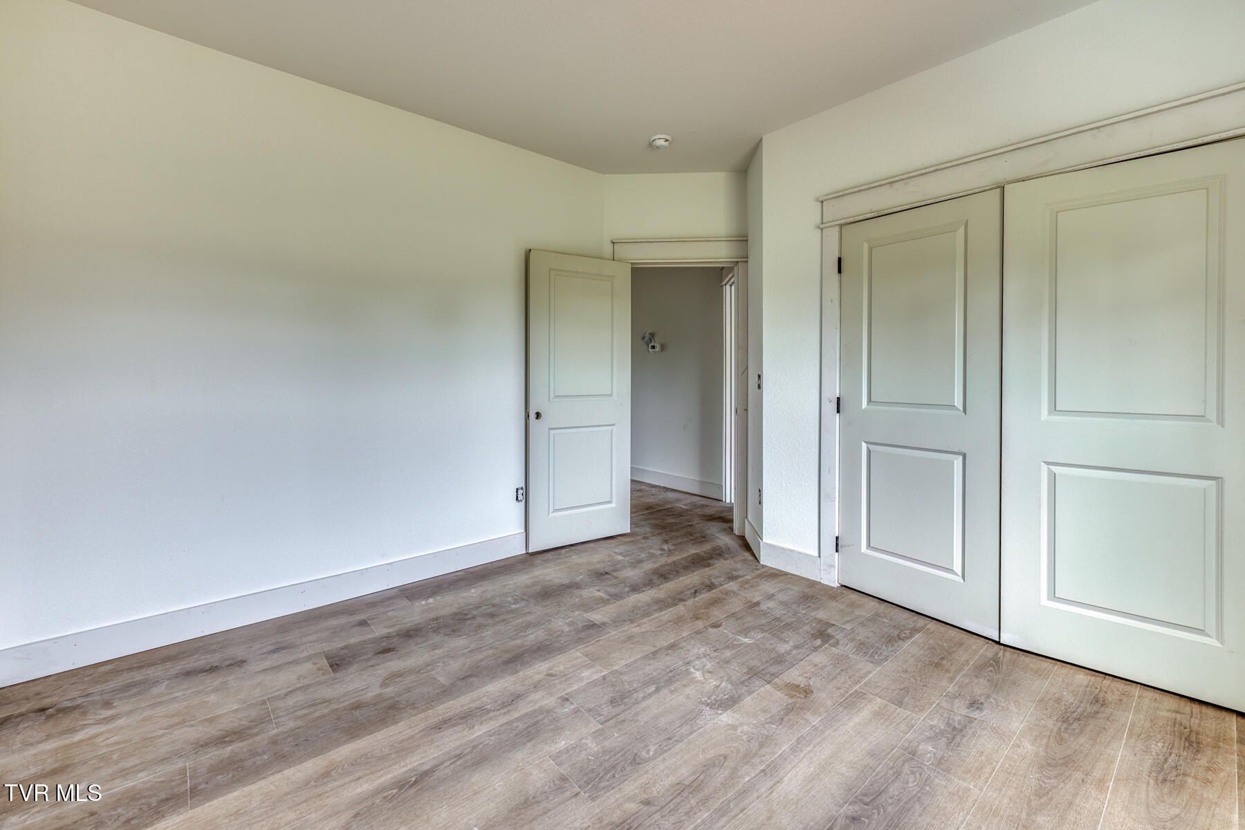 6018 Ashlynn Oaks Private Drive. Blountville, TN 37617