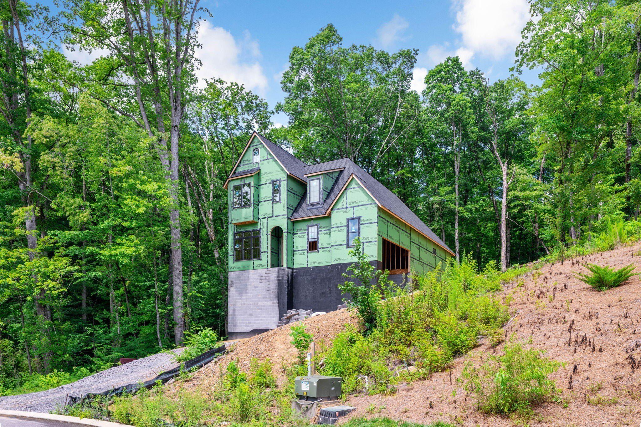 4042 Windtree Drive. Signal Mountain, TN 37377