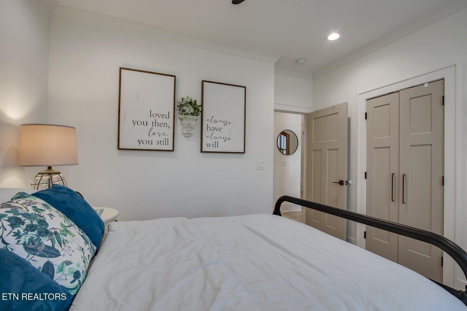 136 Amohi Way. Loudon, TN 37774