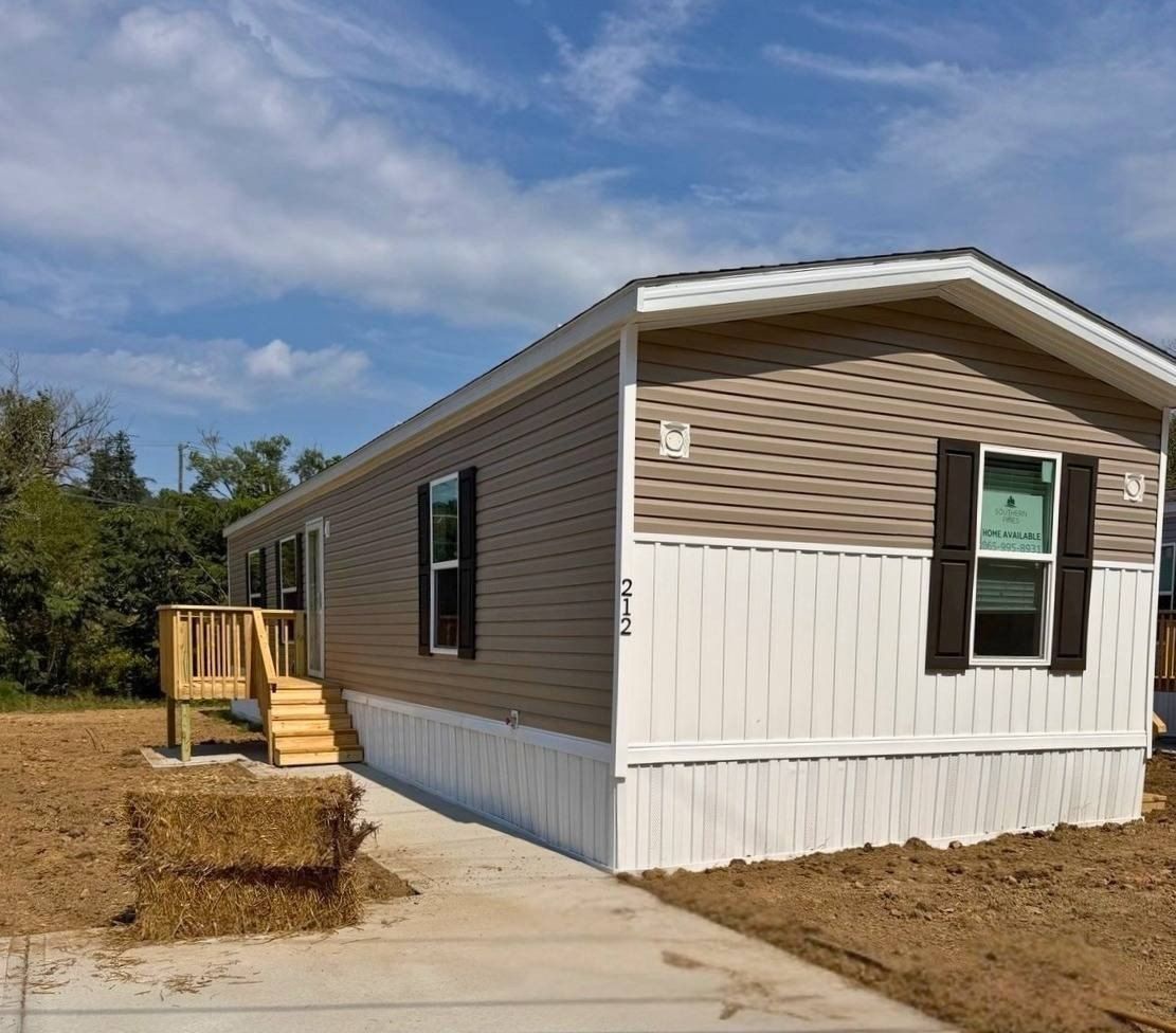 212 Red Gate Crossing. Maynardville, TN 37807