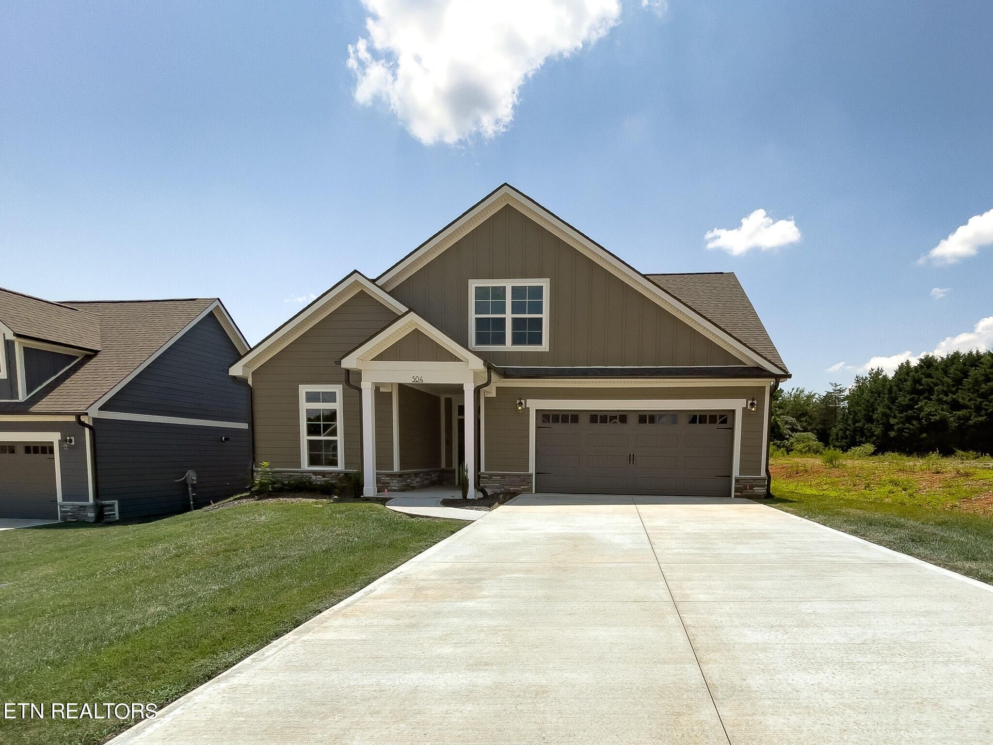 504 Chestnut Place. Loudon, TN 37774