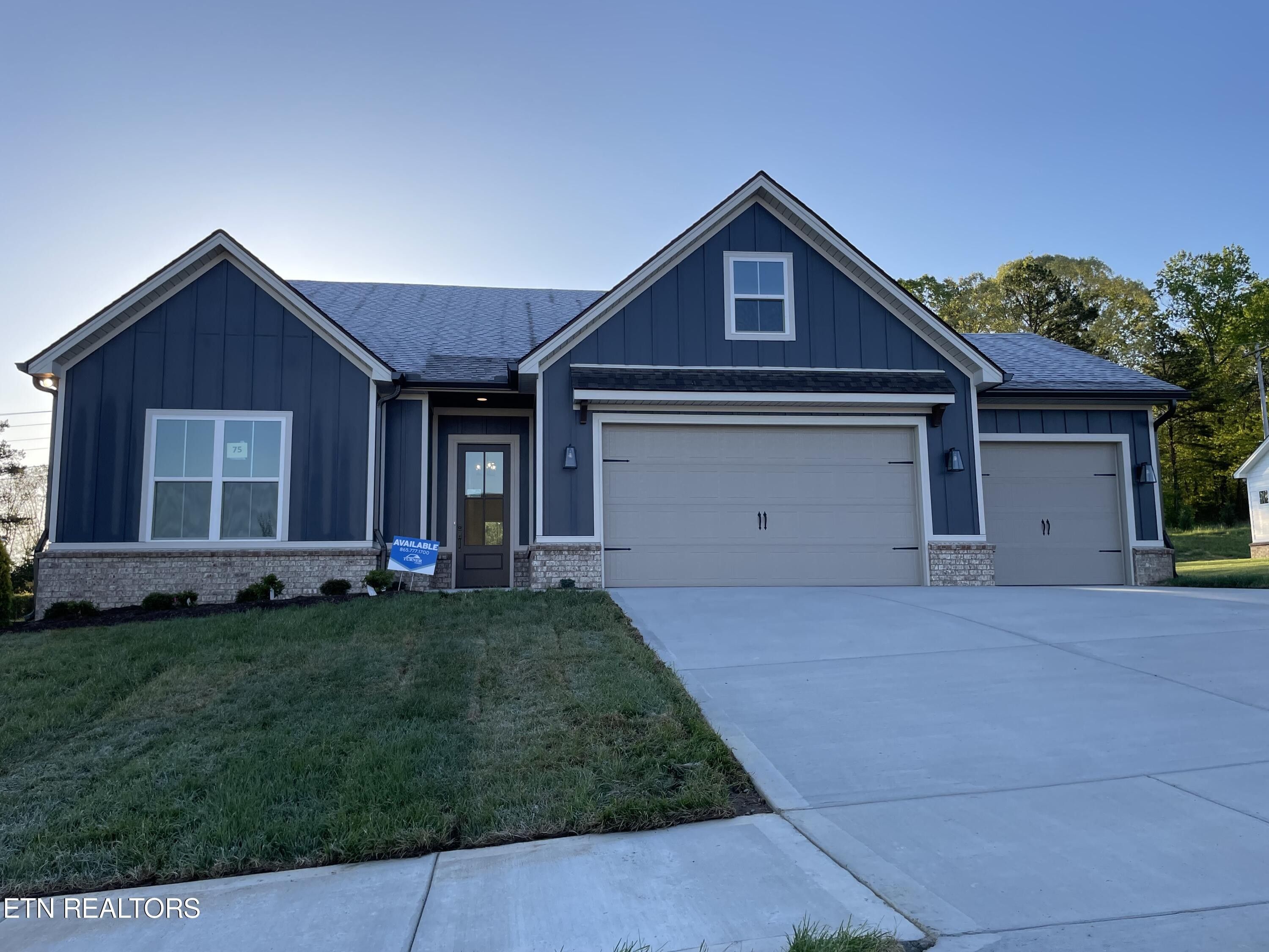 167 Clover Circle. Lenoir City, TN 37772