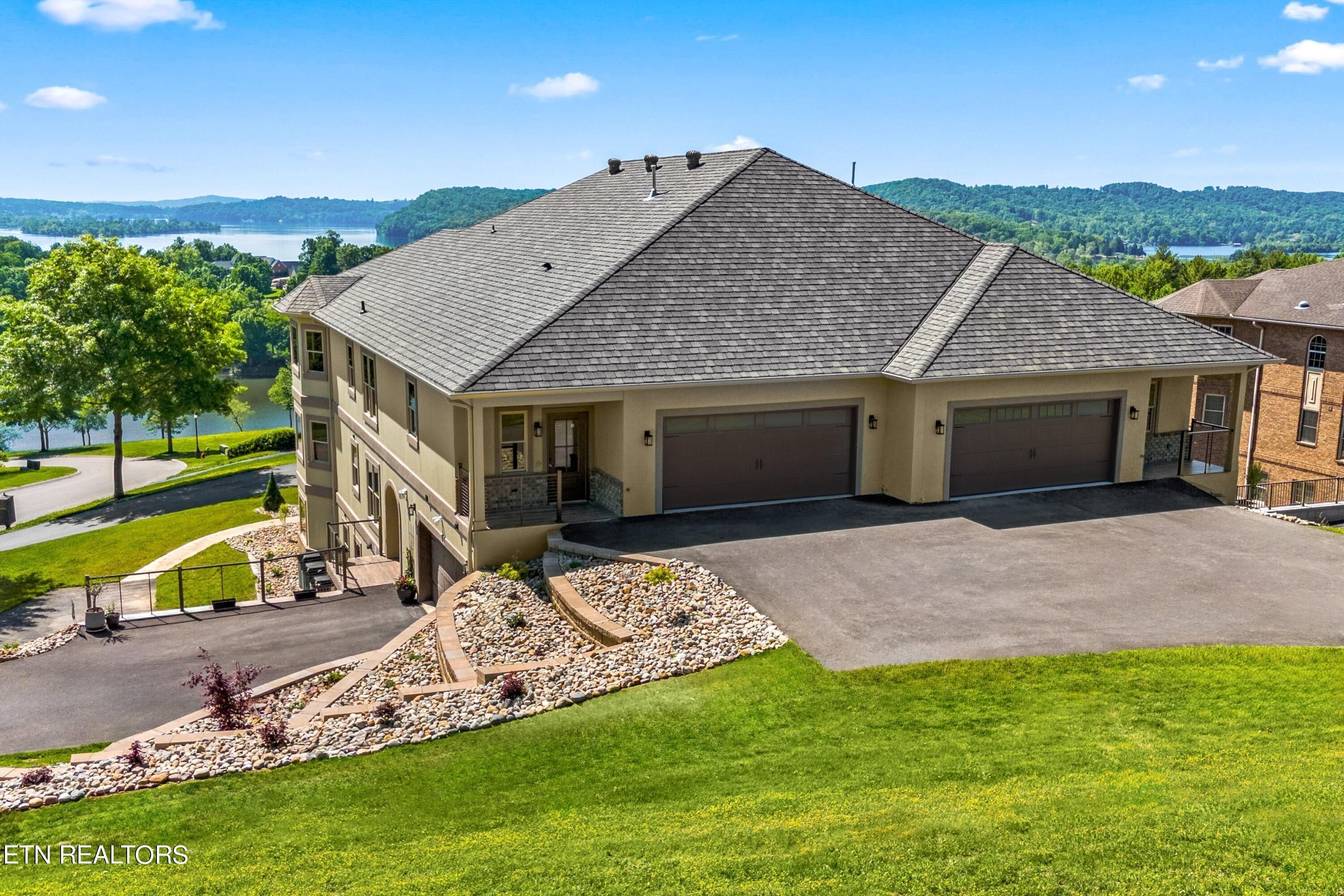 2434 Grand View Court. Kingston, TN 37763