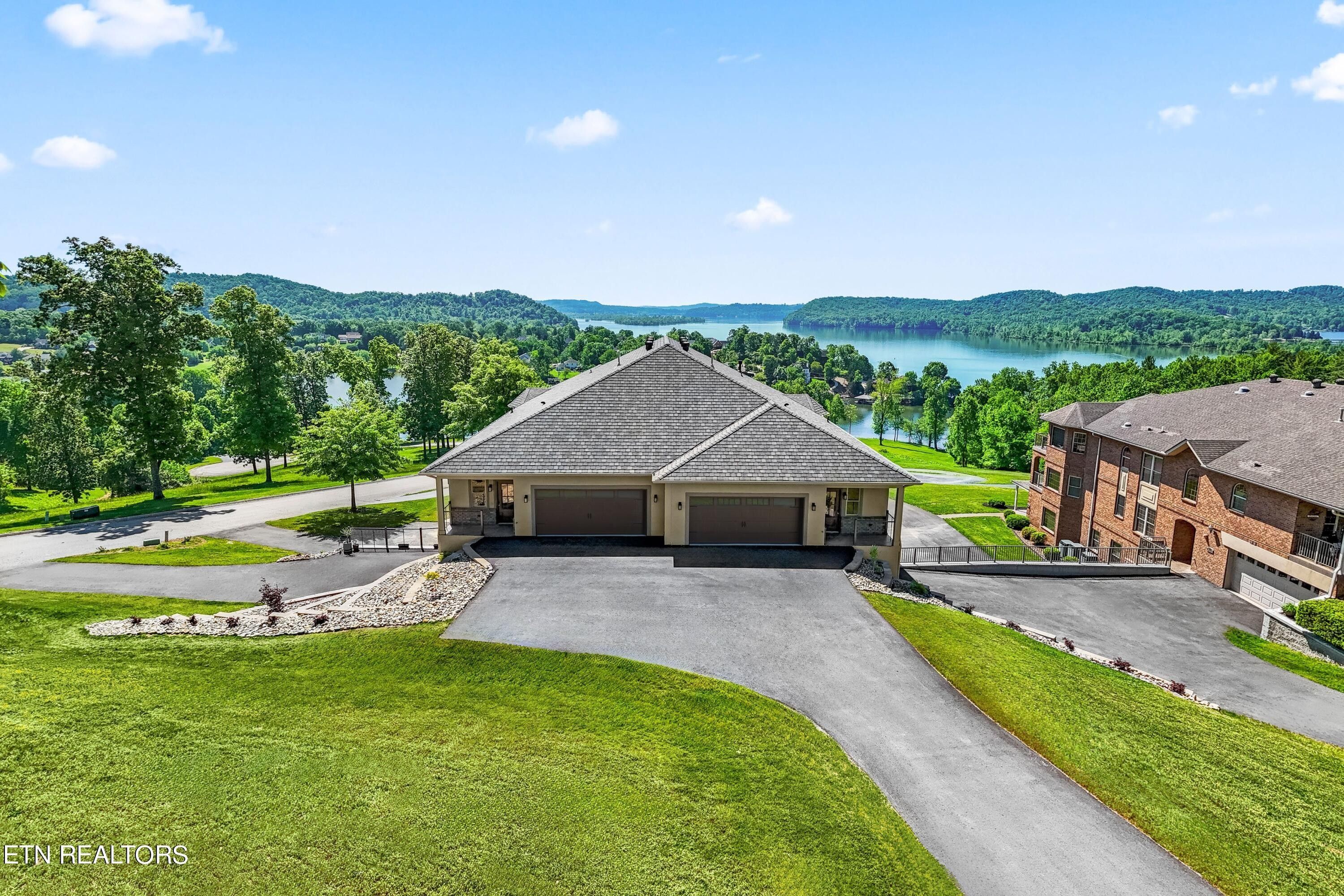 2414 Grand View Court. Kingston, TN 37763