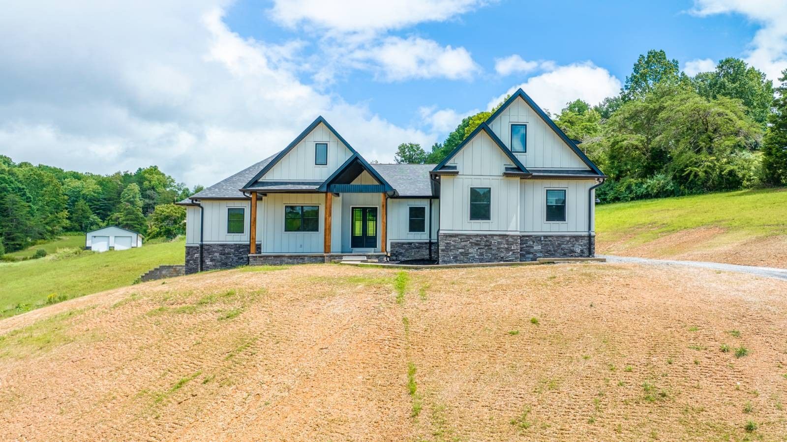 2585 Forge Ridge Rd. Harrogate, TN 37752