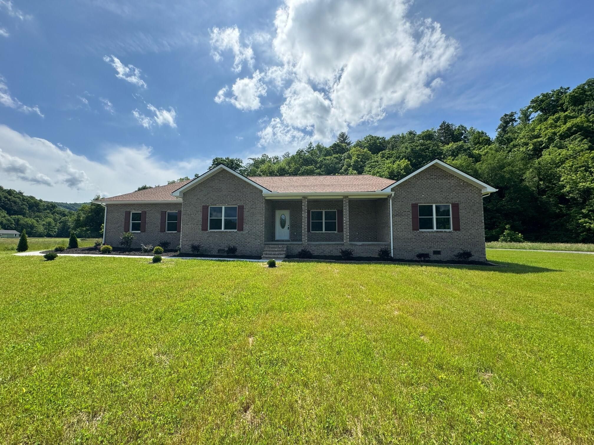 404 Kaylees Loop. Del Rio, TN 37727