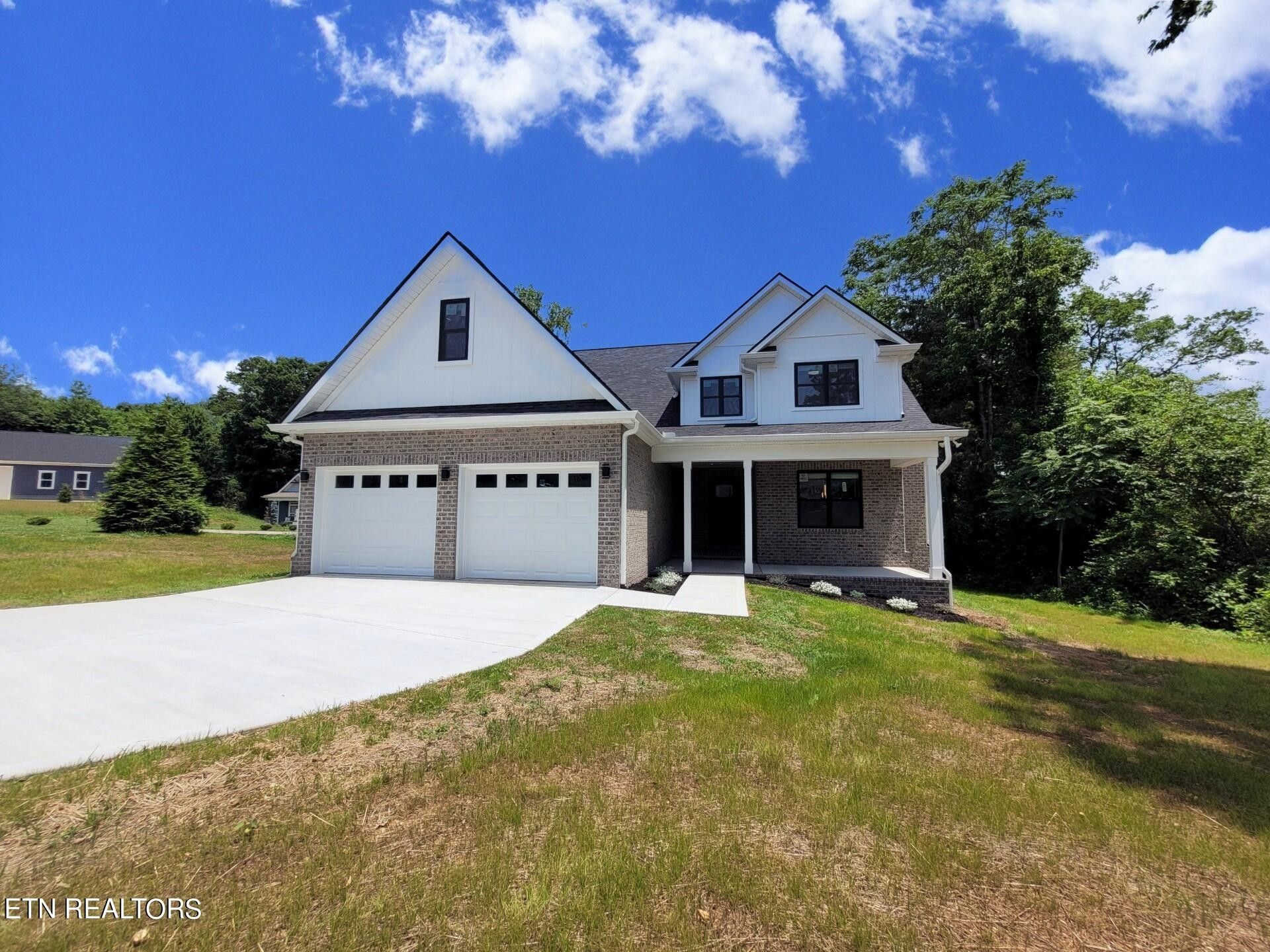 238 Scarlet Oak Way. Lenoir City, TN 37772