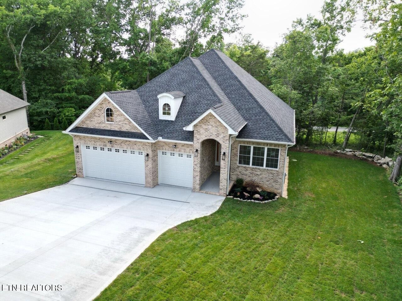 106 Gadusi Circle. Loudon, TN 37774