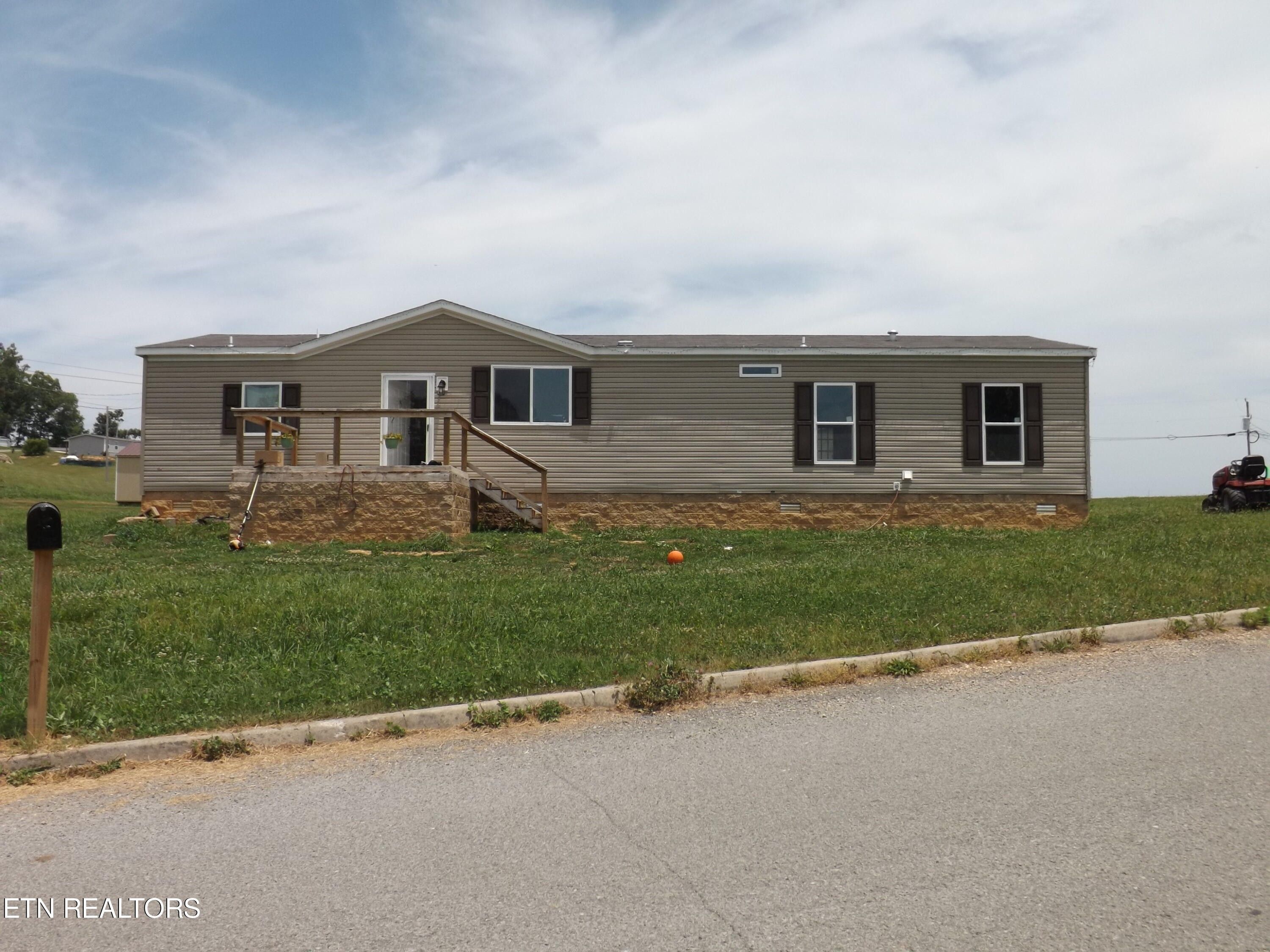 111 Elaine Drive. Tazewell, TN 37879