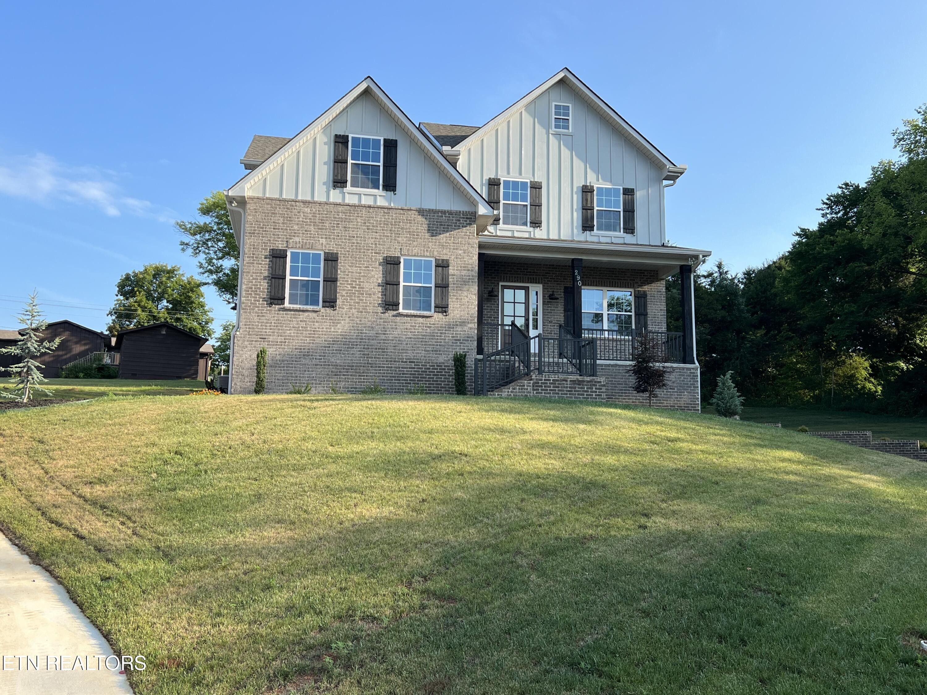 290 Caulderwood Lane. Lenoir City, TN 37771