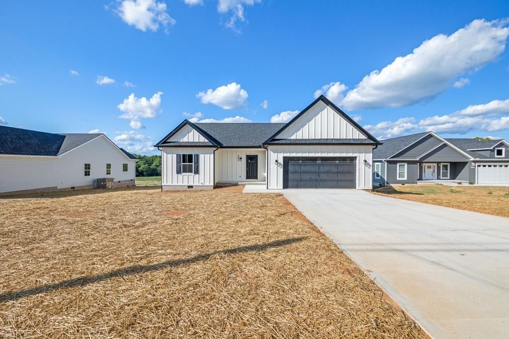 4675 Window Cliff Road. Baxter, TN 38544