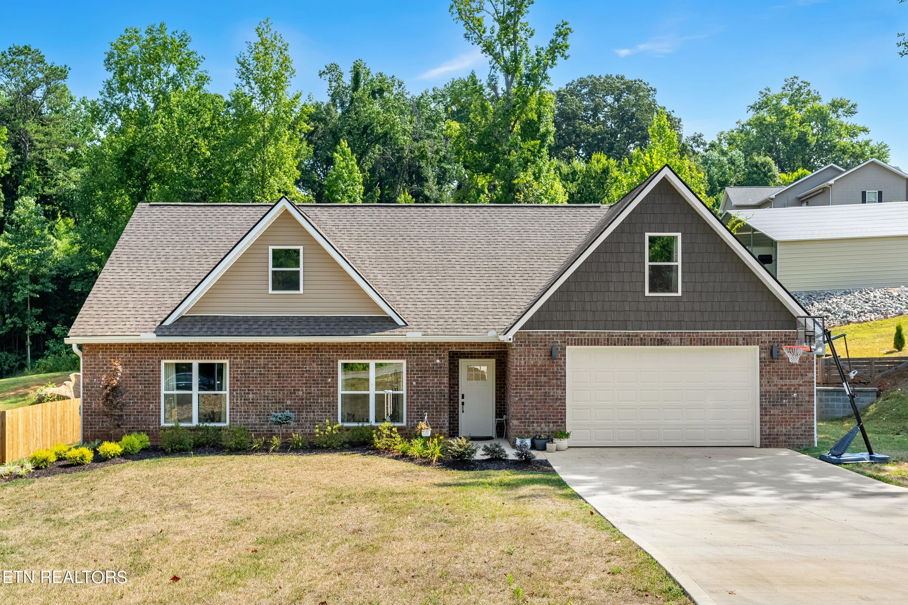 280 Robinson Tr. Loudon, TN 37774