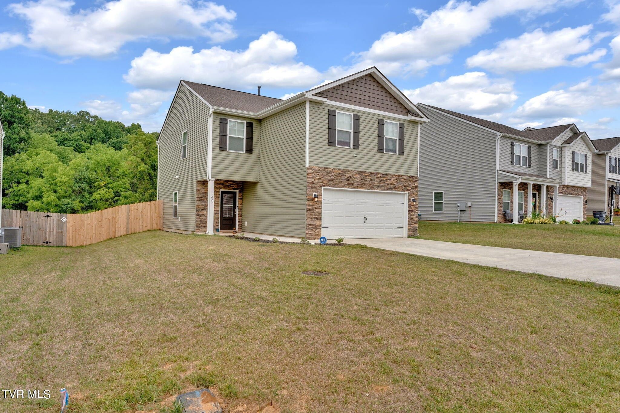 1253 Valley Park. Kingsport, TN 37660