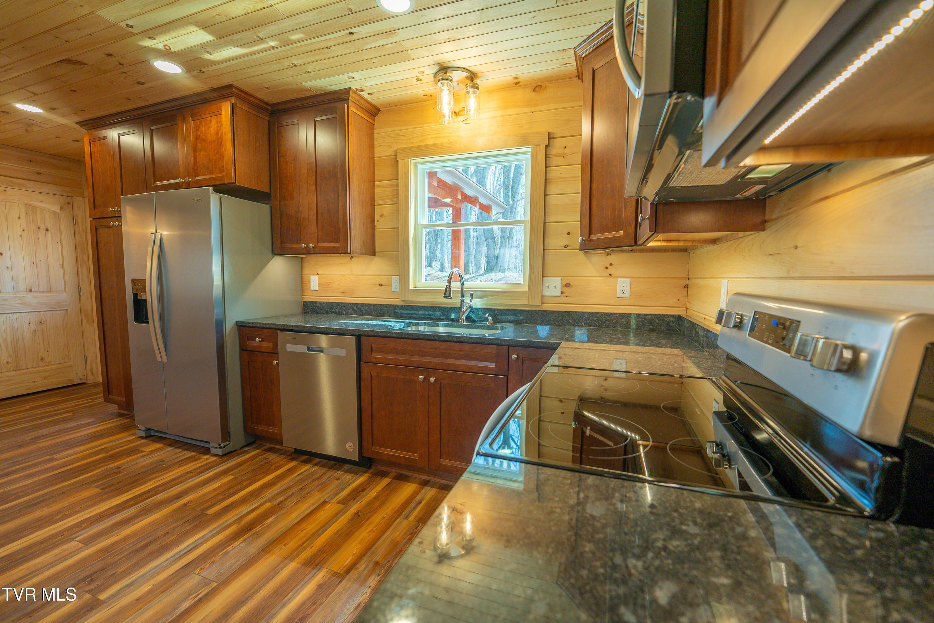 1131 Cherry Springs Lane. Trade, TN 37691