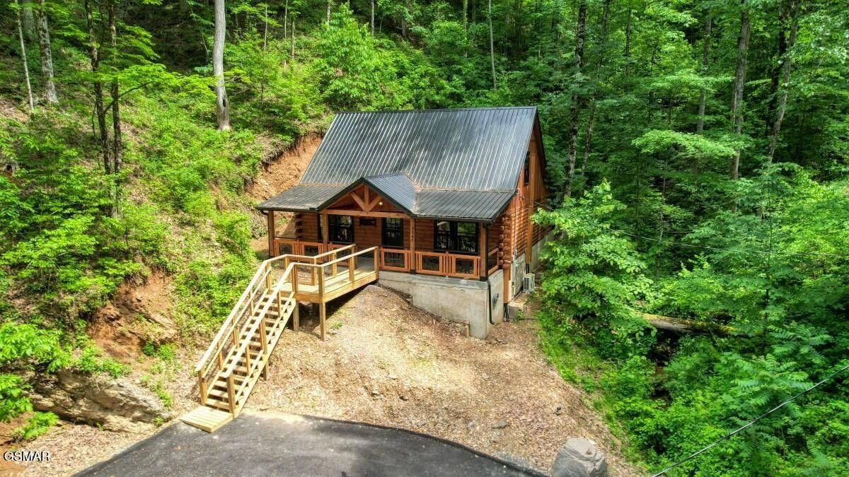 3547 Sugar Maple Loop Rd. Sevierville, TN 37862