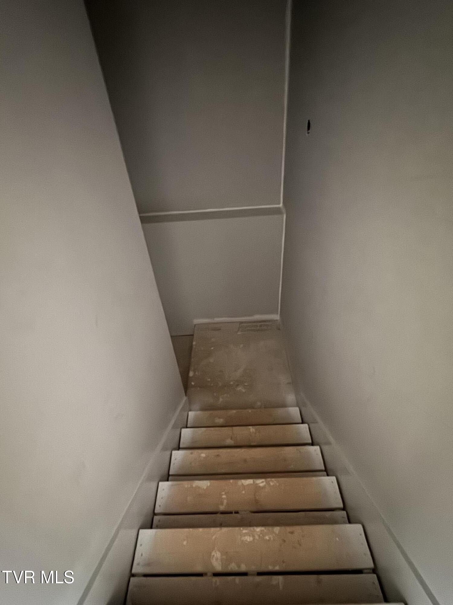 138 Dry Kiln Court. Johnson City, TN 37615