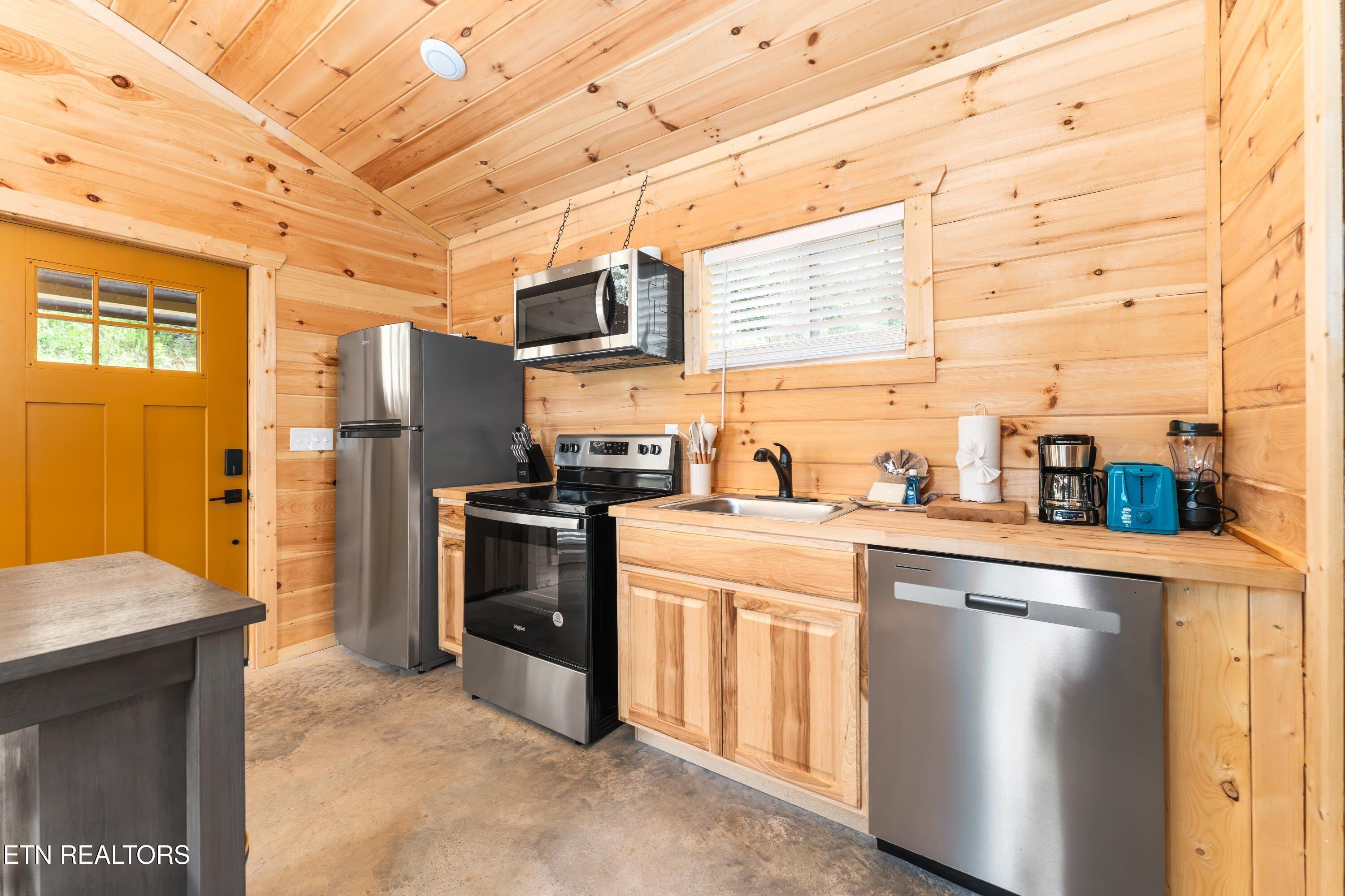 5145 East Pkwy. Cosby, TN 37722