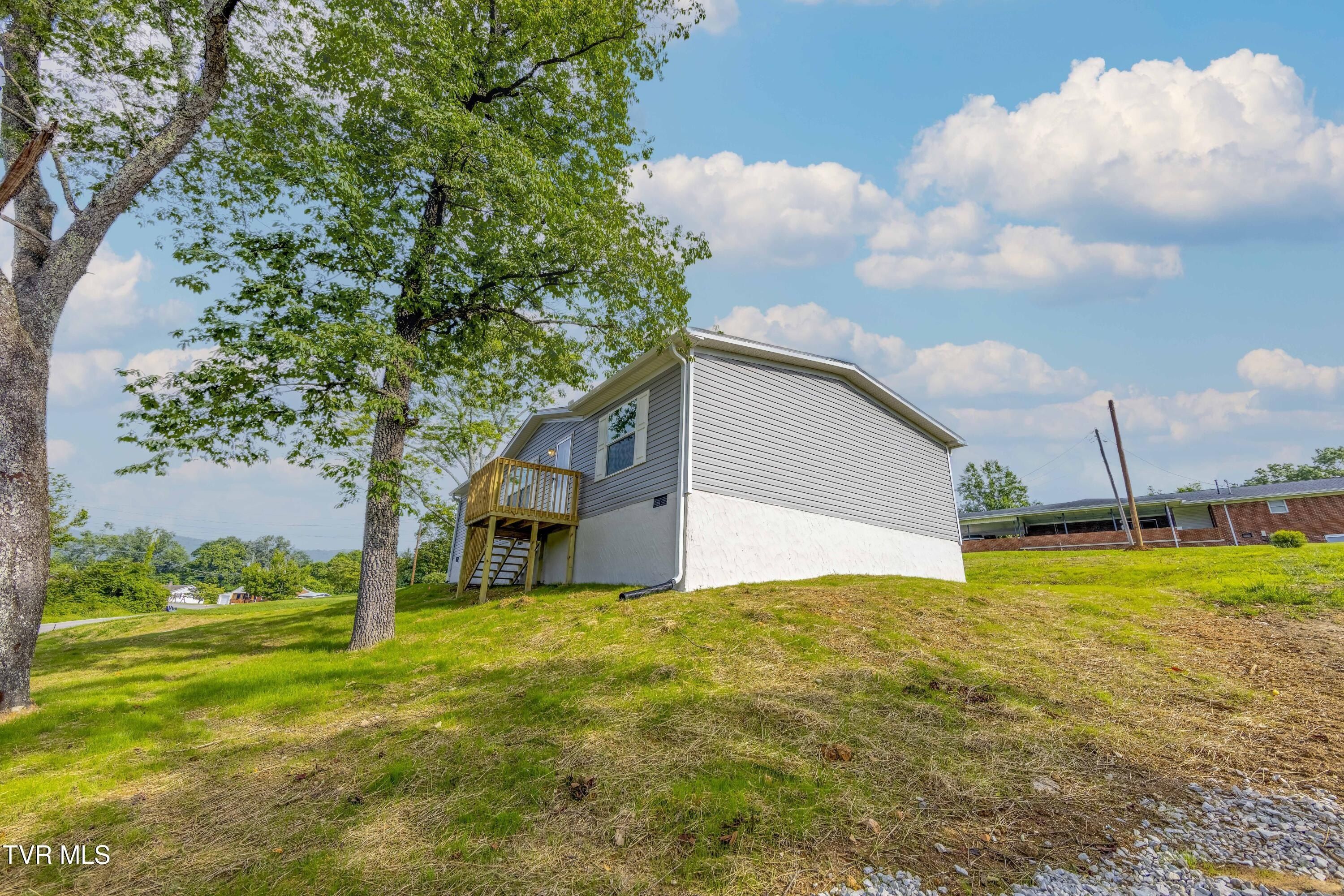 1826 Loop Road. Lafollette, TN 37766