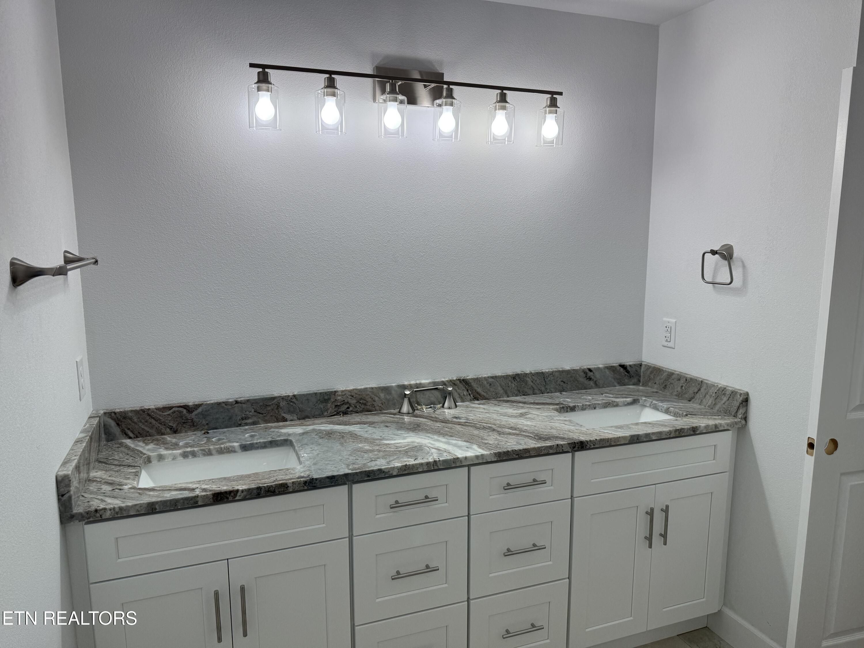 10 T Place. Monterey, TN 38574