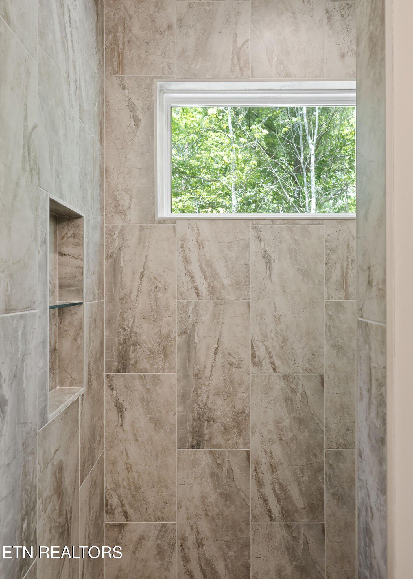 120 Hawes Circle. Crossville, TN 38558