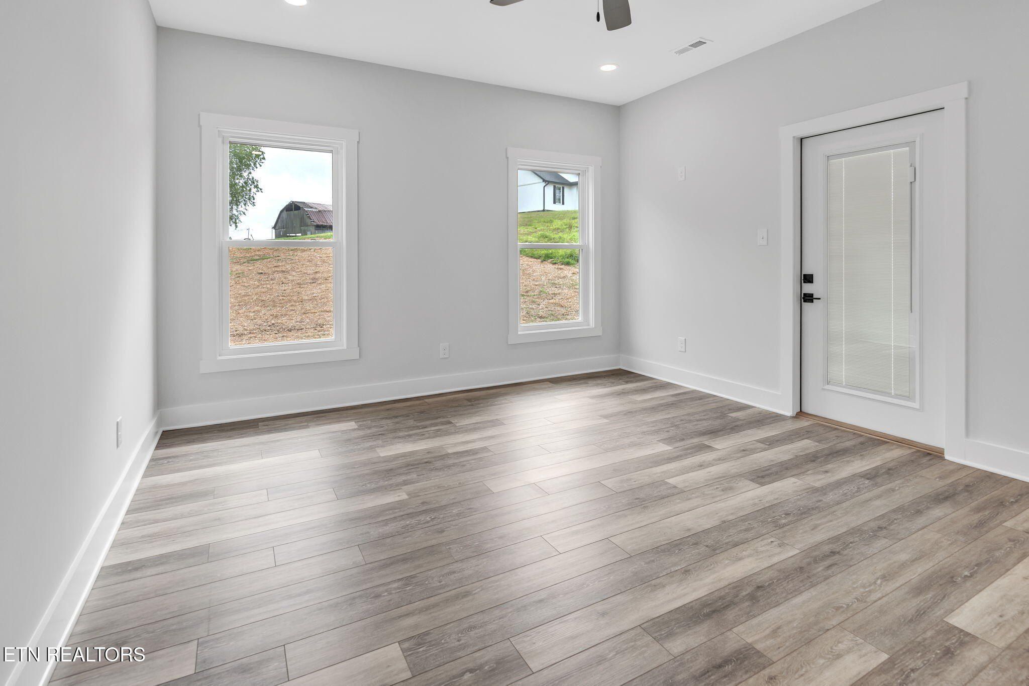 390 Hillvale Rd. Clinton, TN 37716