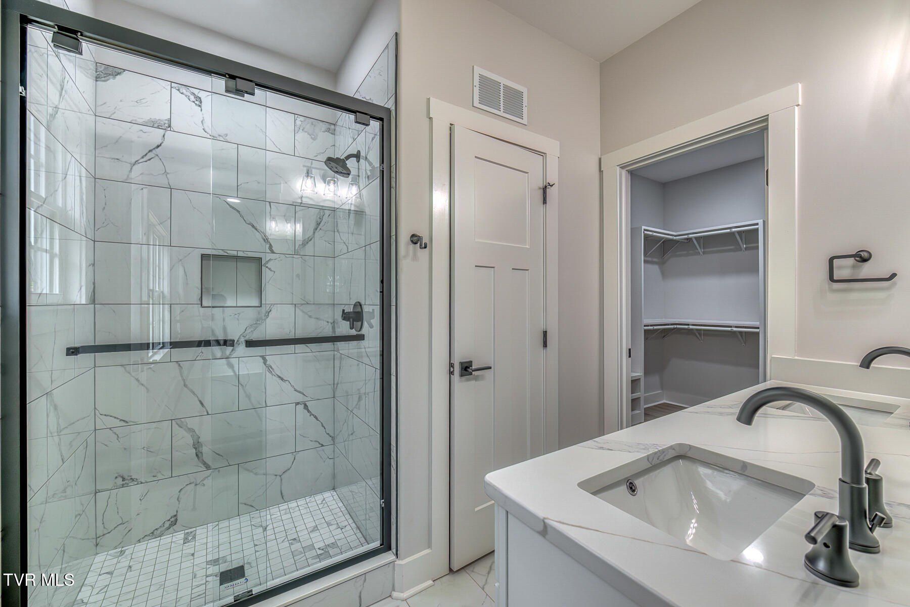 79 Slonaker Circle. Jonesborough, TN 37659